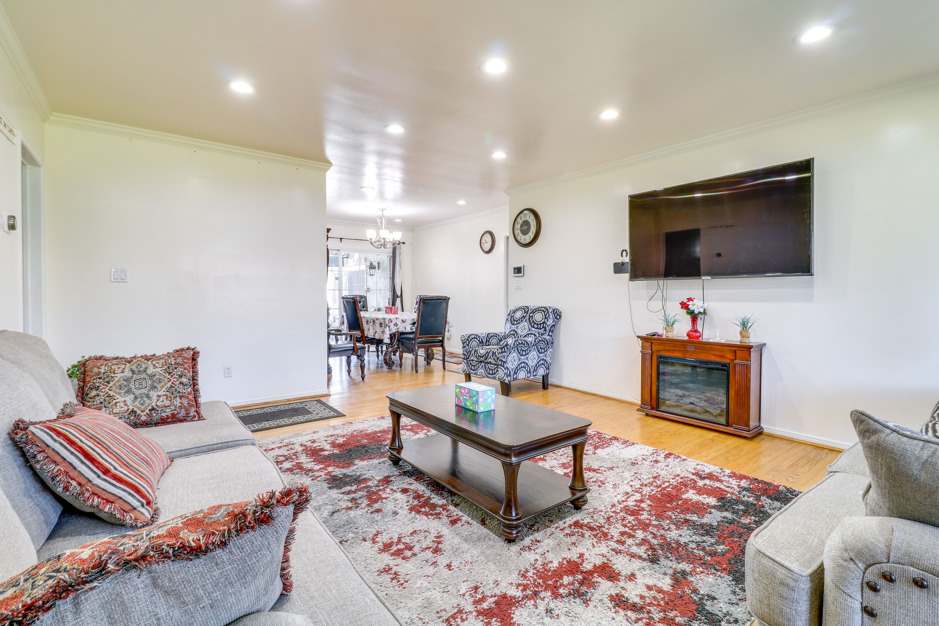 Living Room | Smart TV | Free WiFi