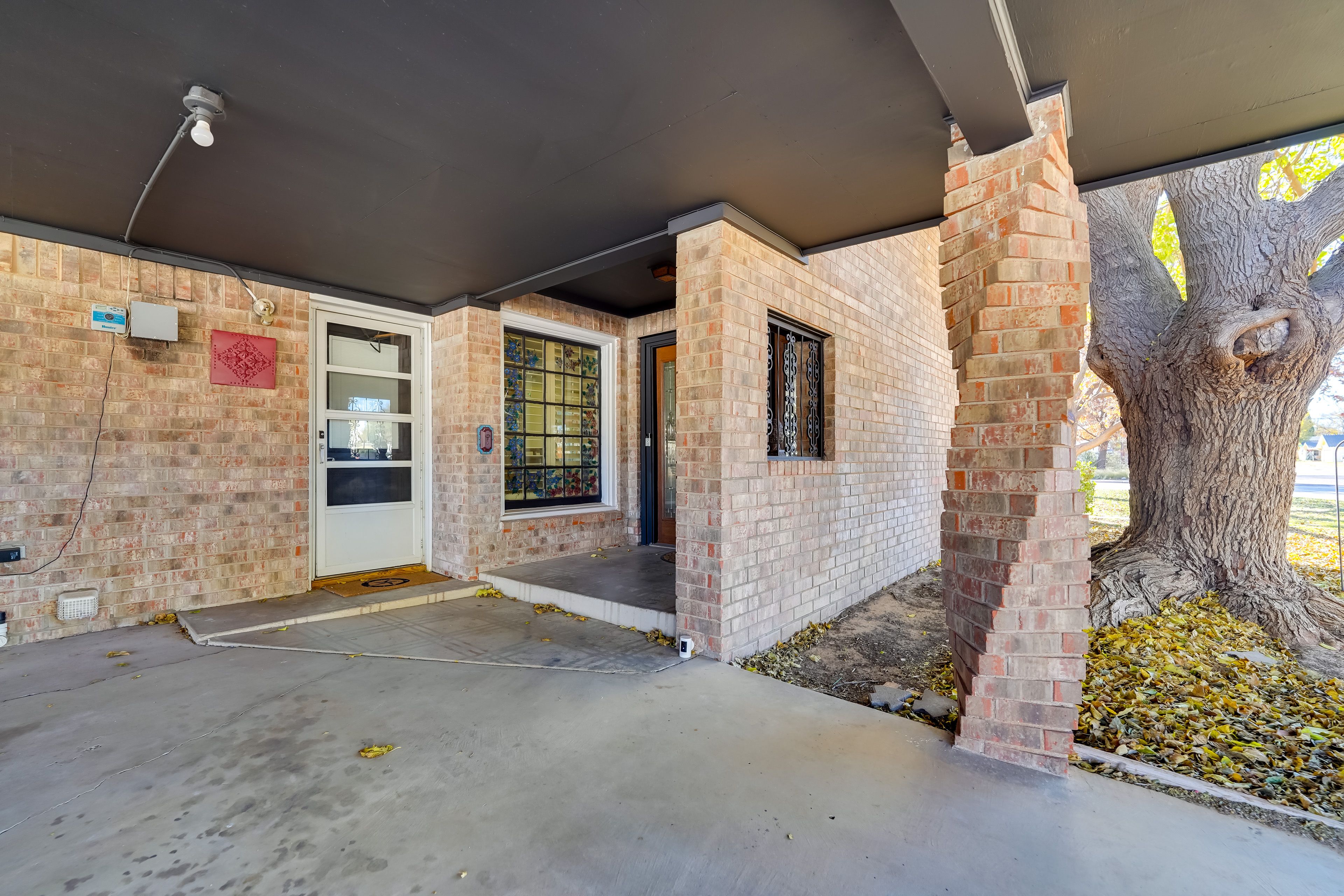 Home Entrance | Keyless Entry | 3 Exterior Security Cameras (Facing Out)