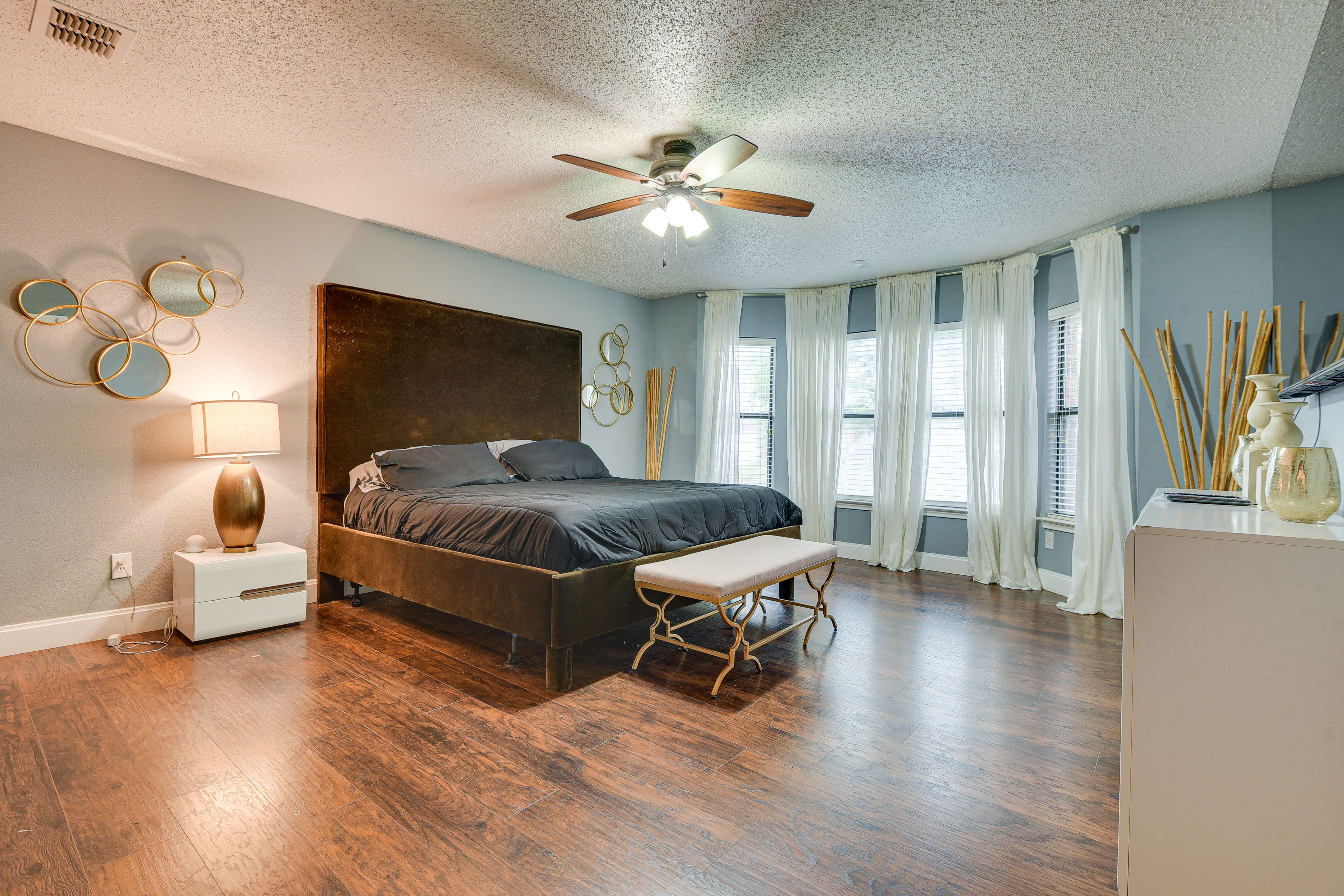 Bedroom 1 | King Bed | En-Suite Bathroom