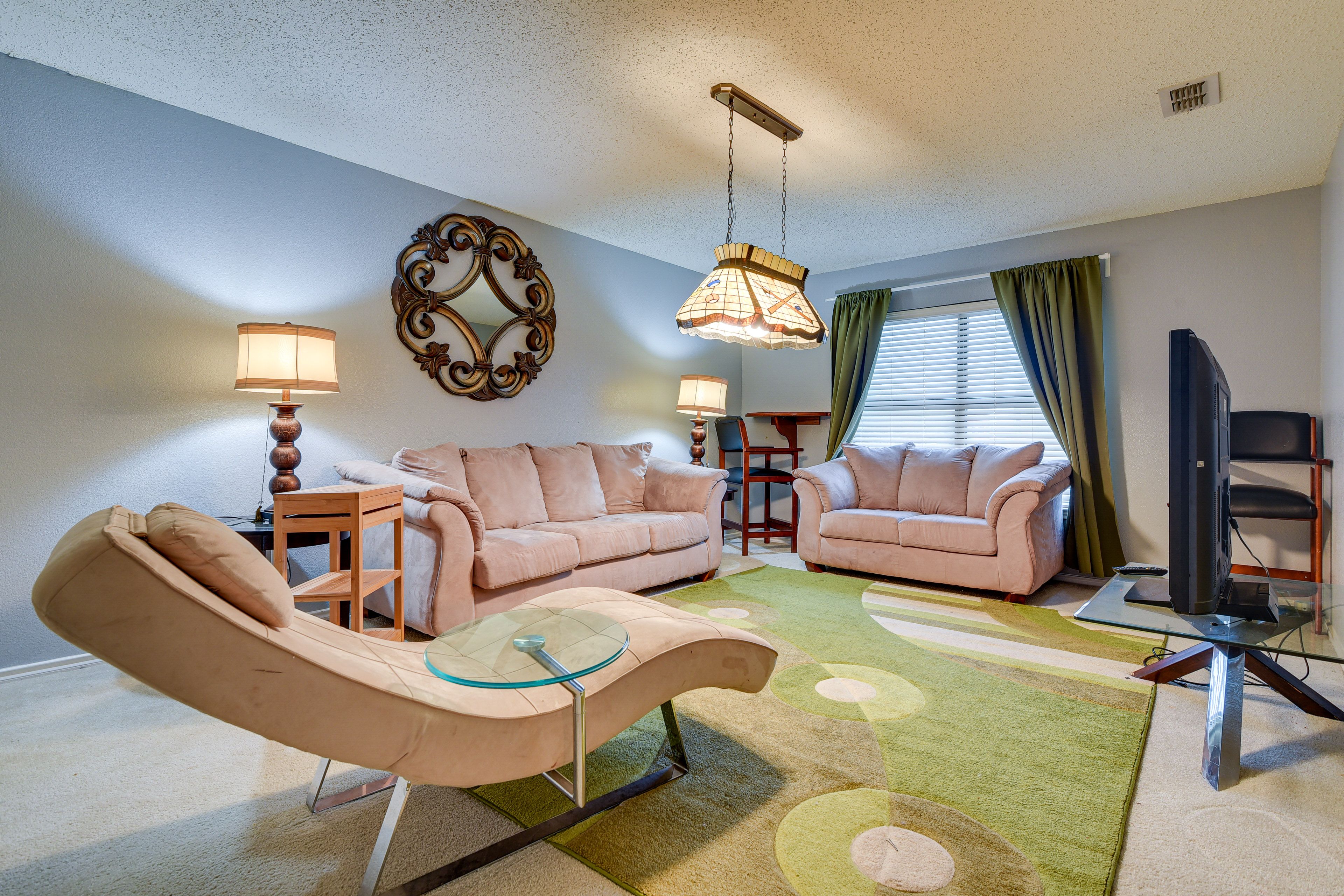 Family Room | Smart TV | 2nd Floor