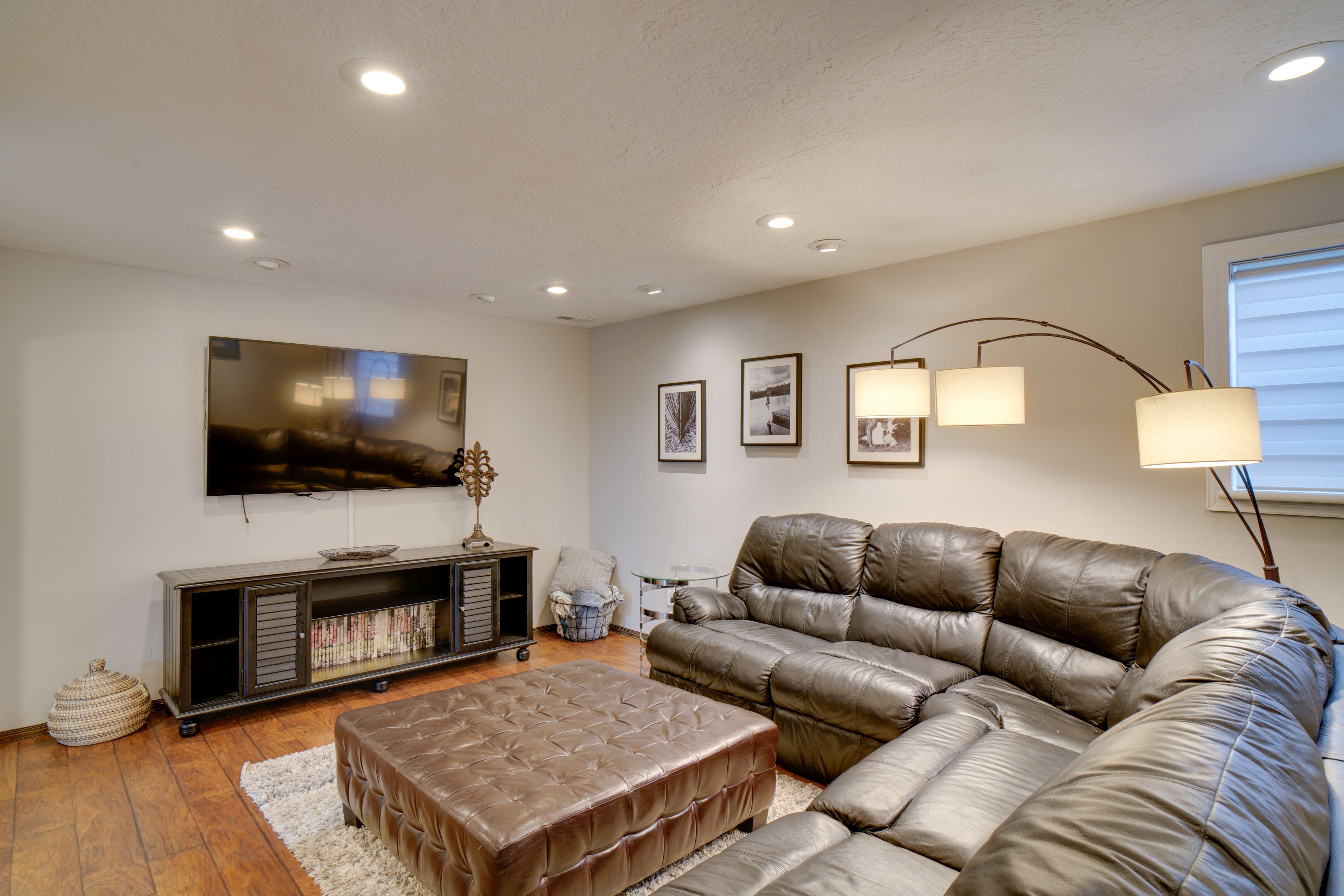 Living Room | Lower Level | Smart TV | Free WiFi | Queen Sleeper Sofa