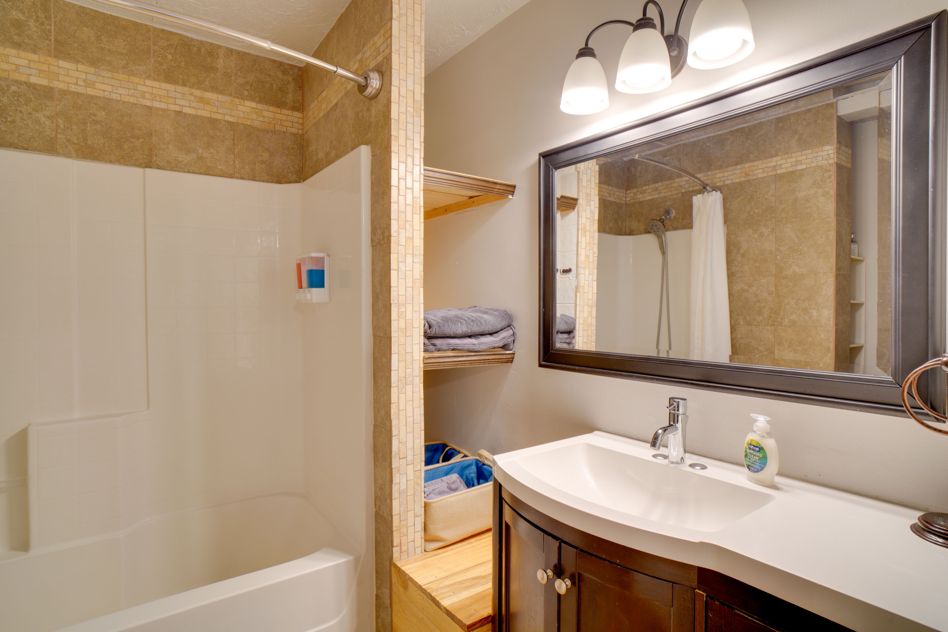 En-Suite Bathroom | 1st Floor