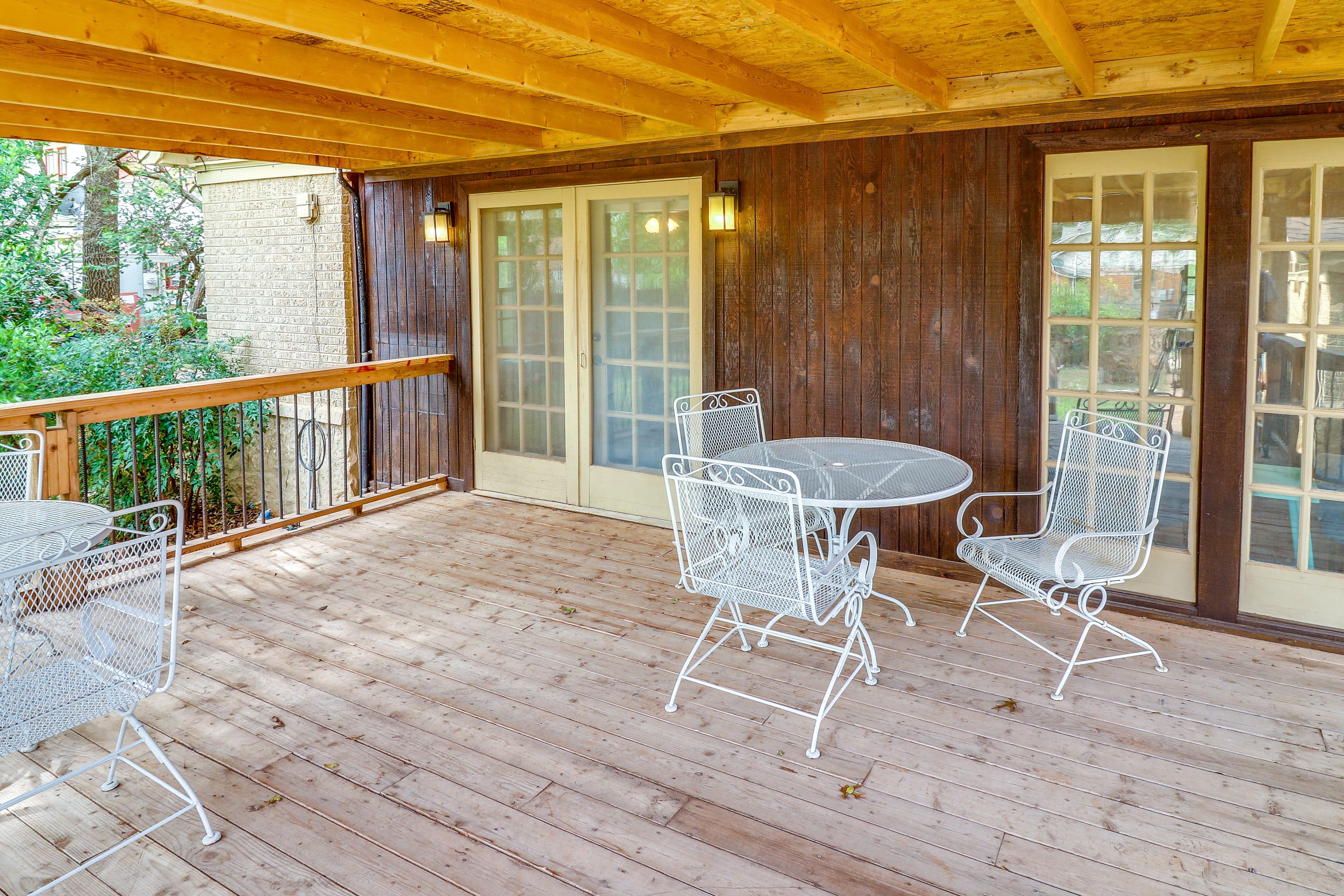 Covered Deck | Seating & Dining