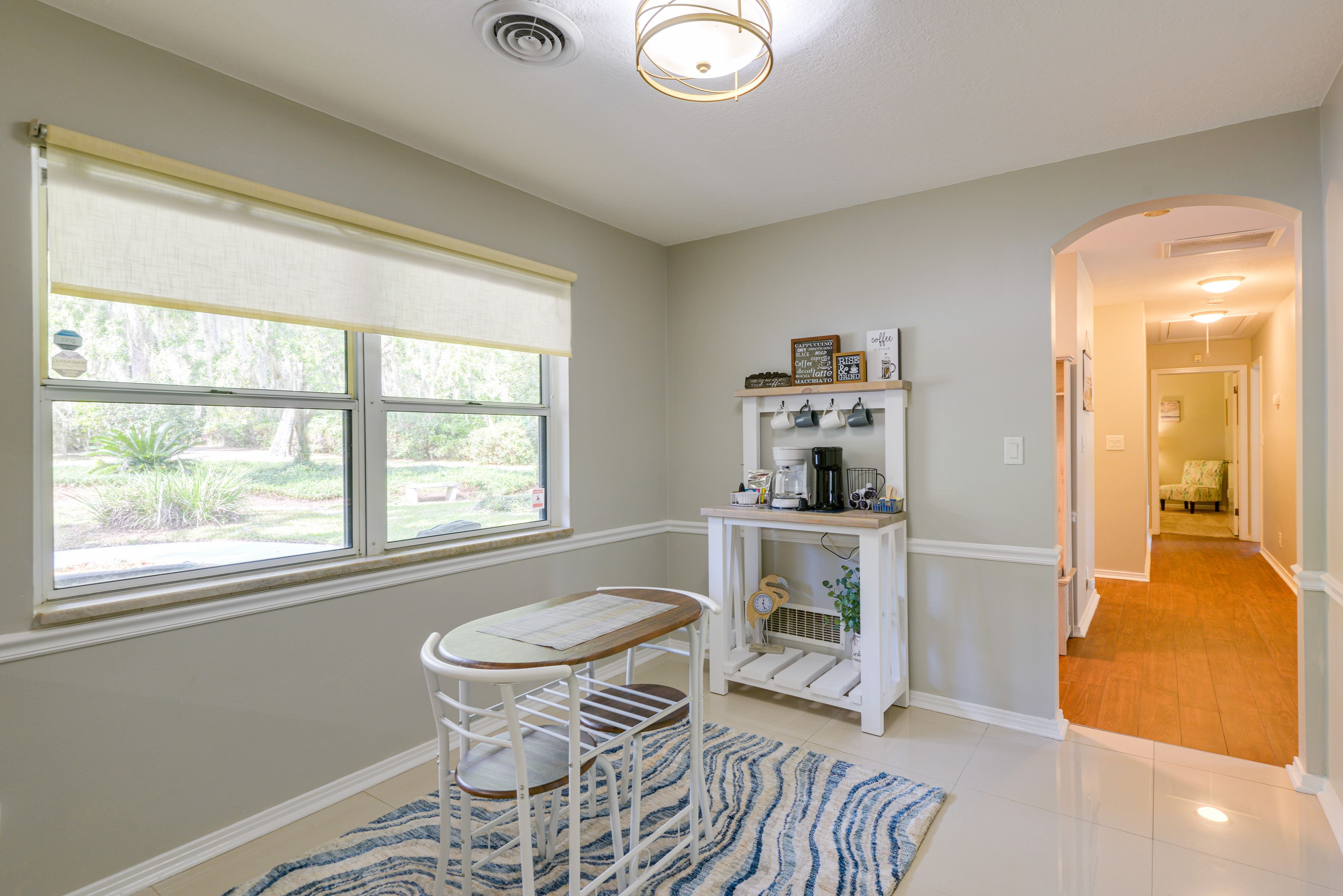 Coffee Nook w/ Bistro Seating