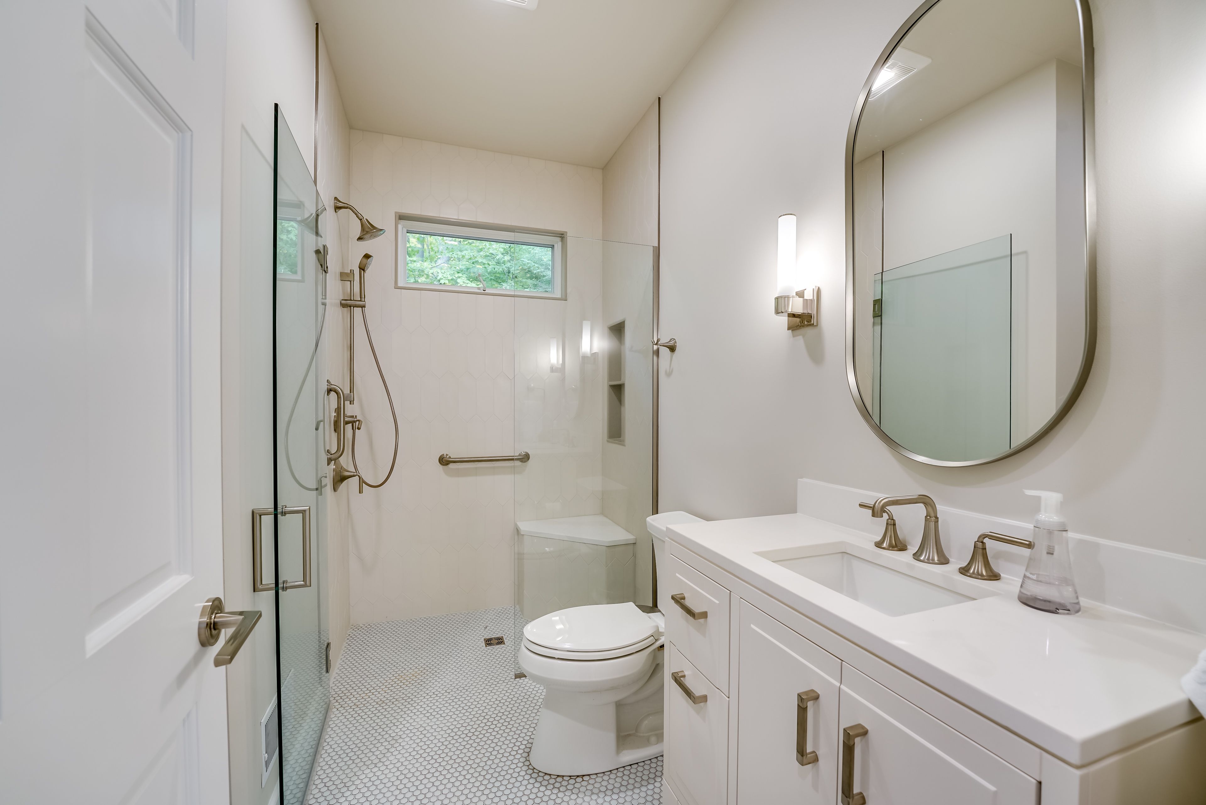 Full Bathroom | 1st Floor