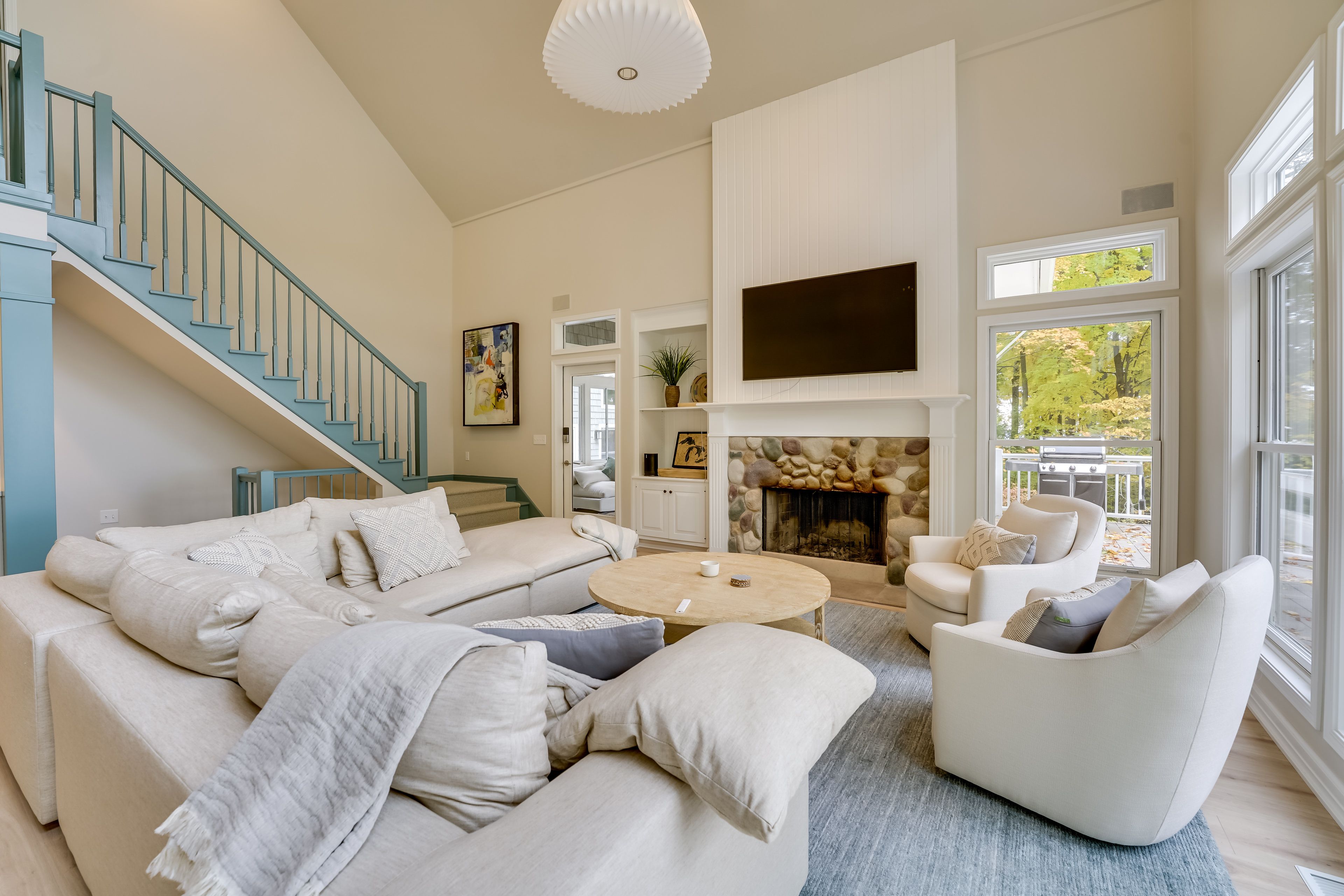 Living Room | 2nd Floor | Gas Fireplace | Smart TV | Central A/C + Heating