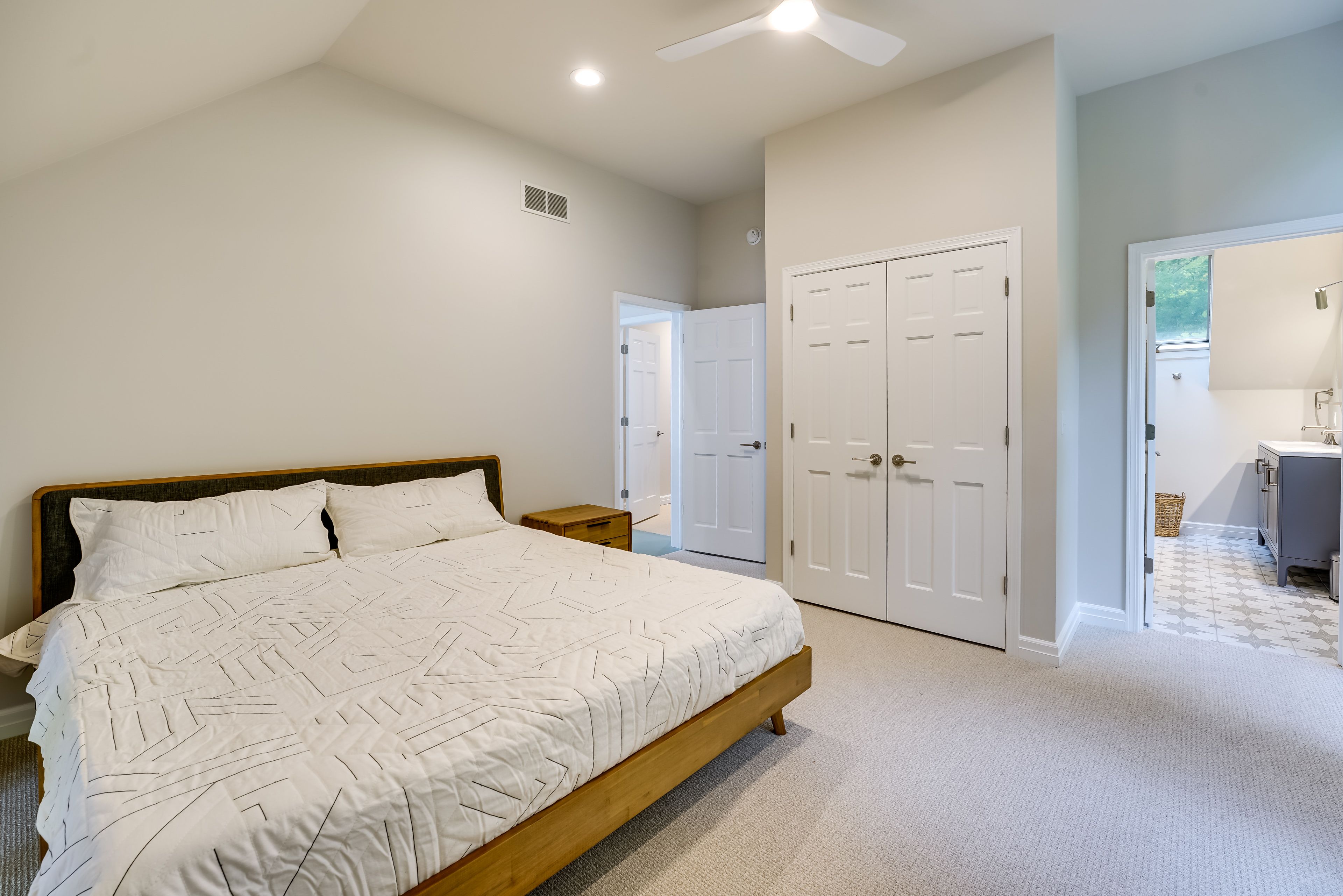 Bedroom 2 | King Bed | 3rd Floor