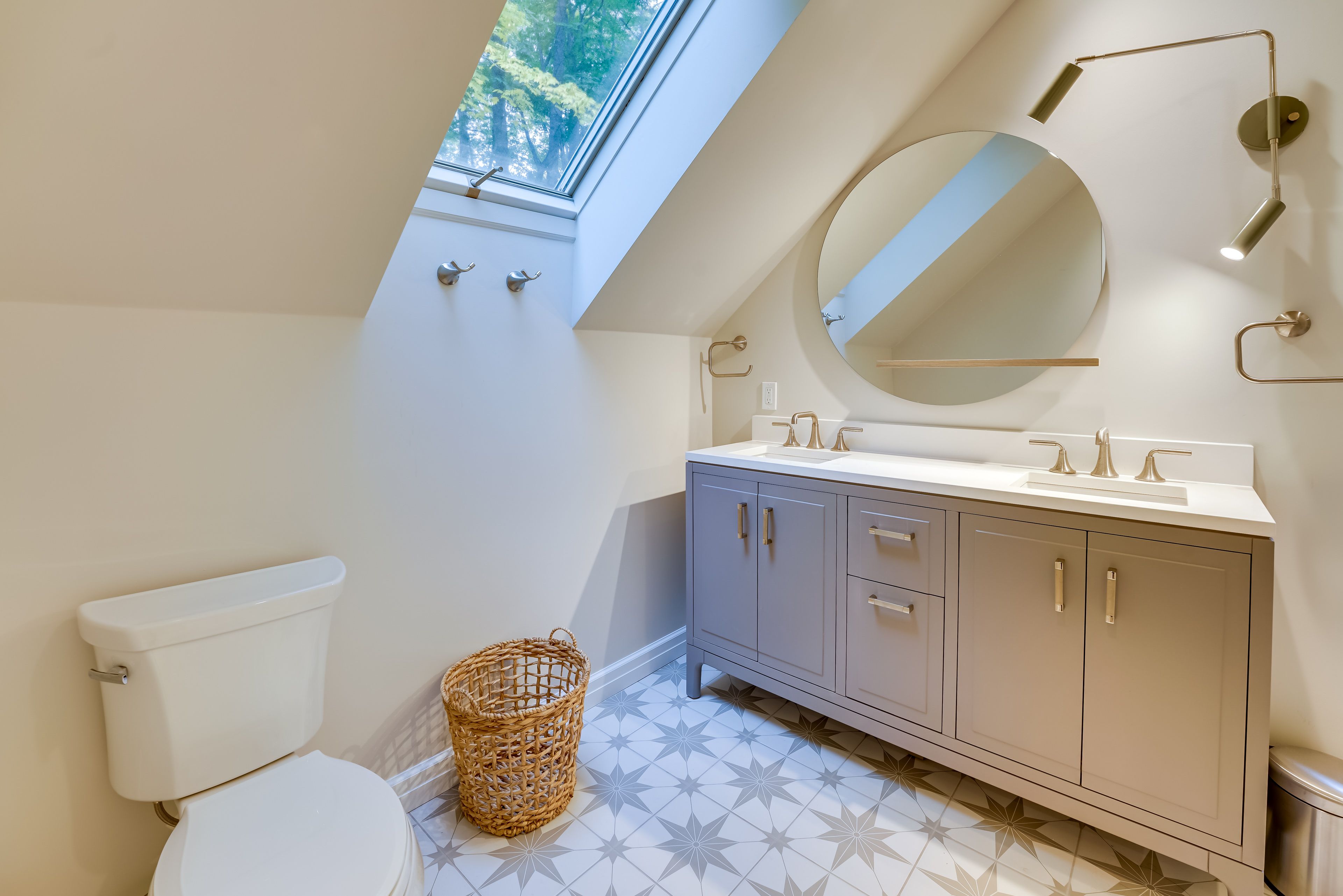 Jack-and-Jill Bathroom | 3rd Floor | Complimentary Toiletries