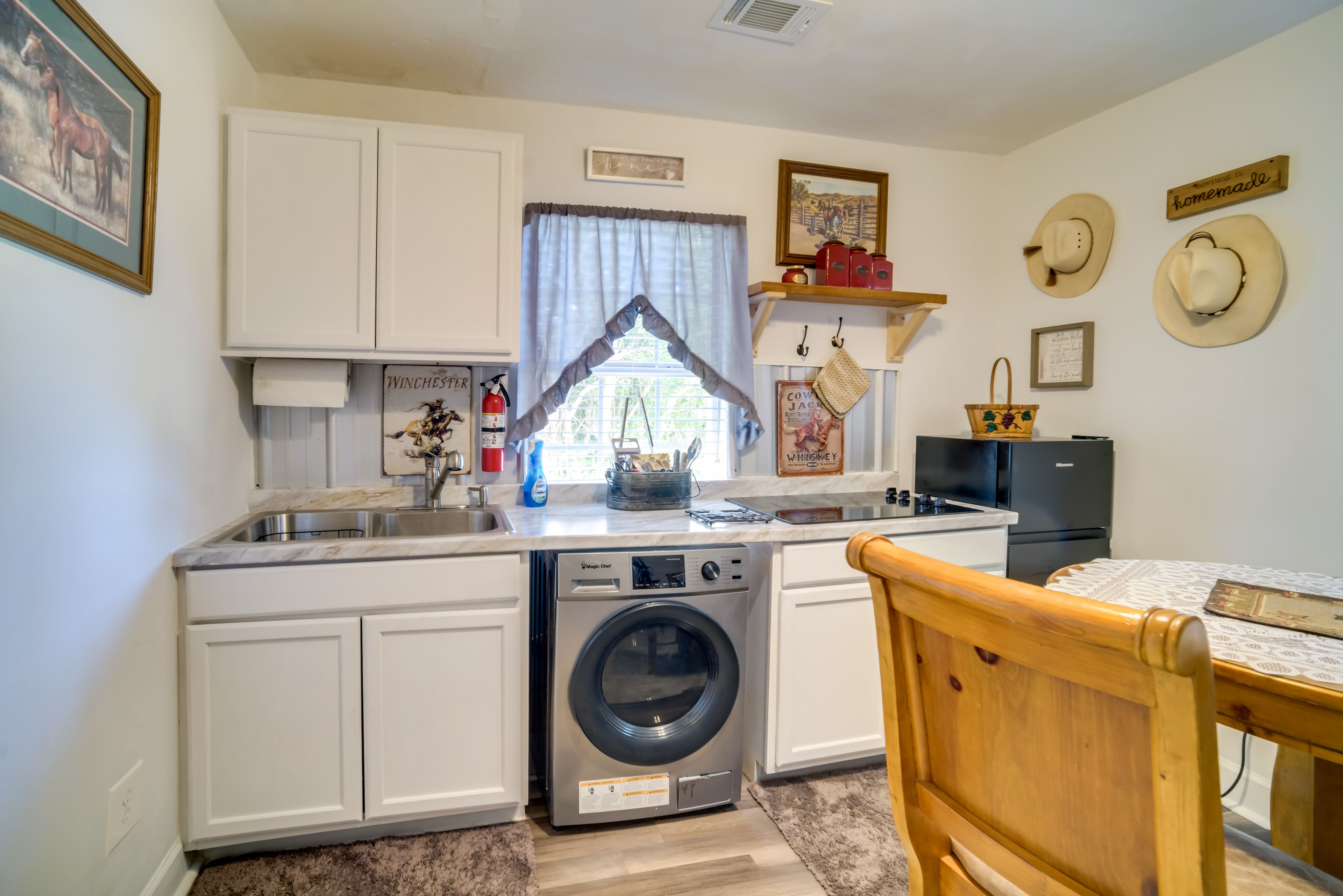 Kitchen | Washer | Dryer | Electric Stovetop