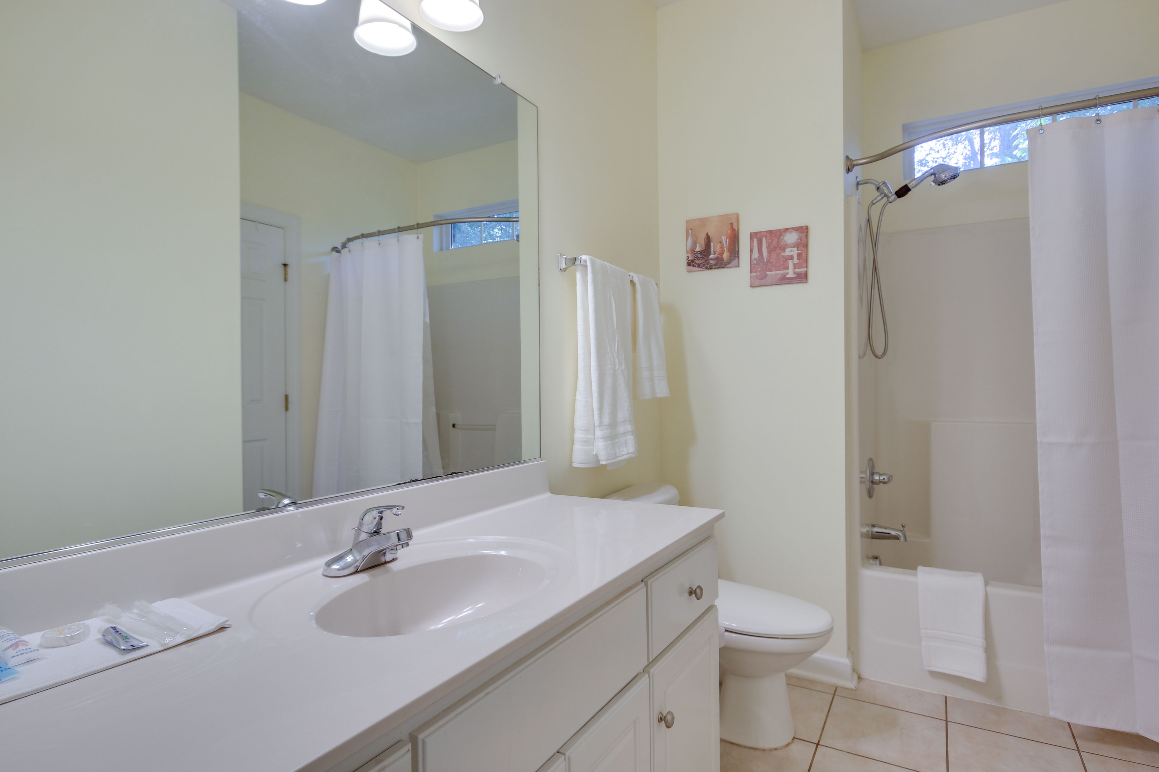 Bathroom | Complimentary Toiletries | Towels Provided