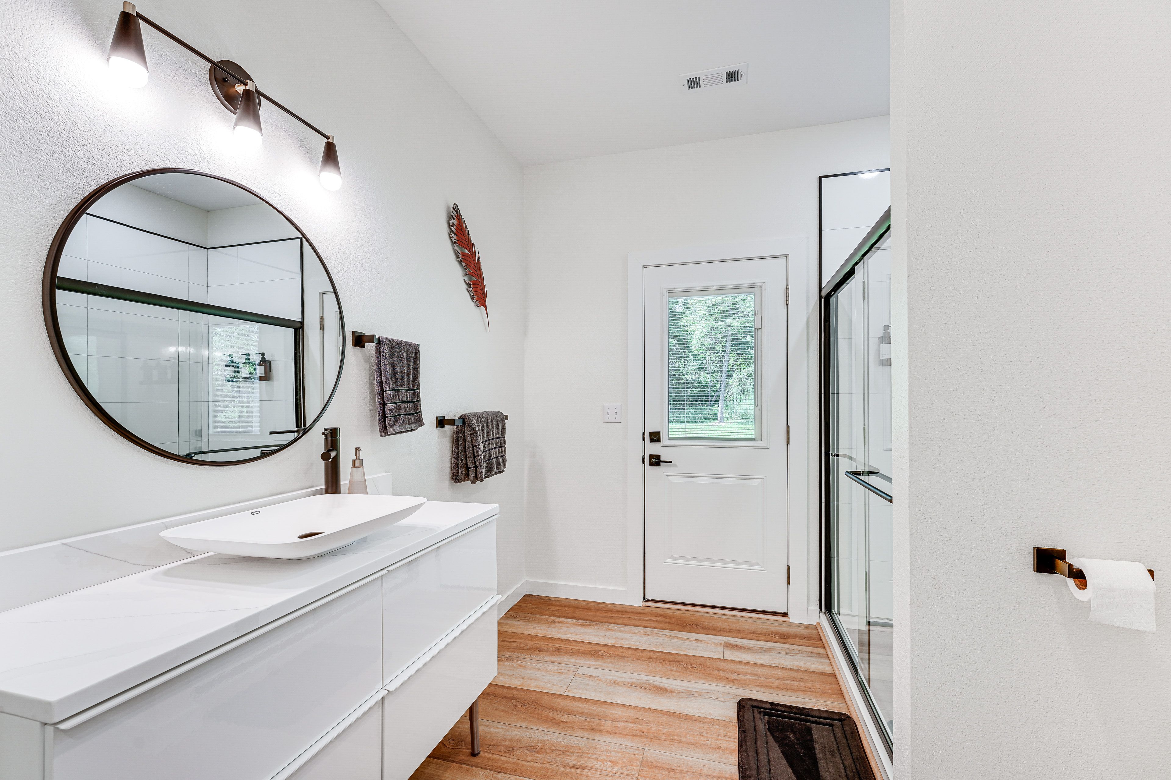 Full Bathroom