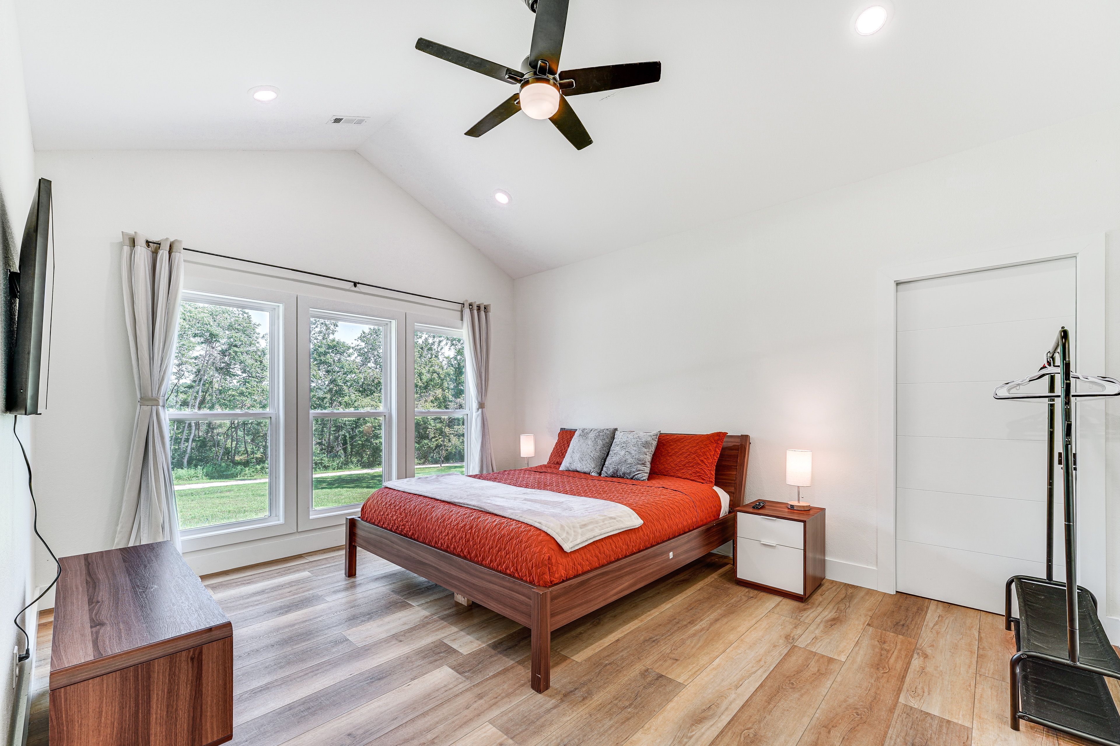 Bedroom 1 | King Bed | Linens Provided