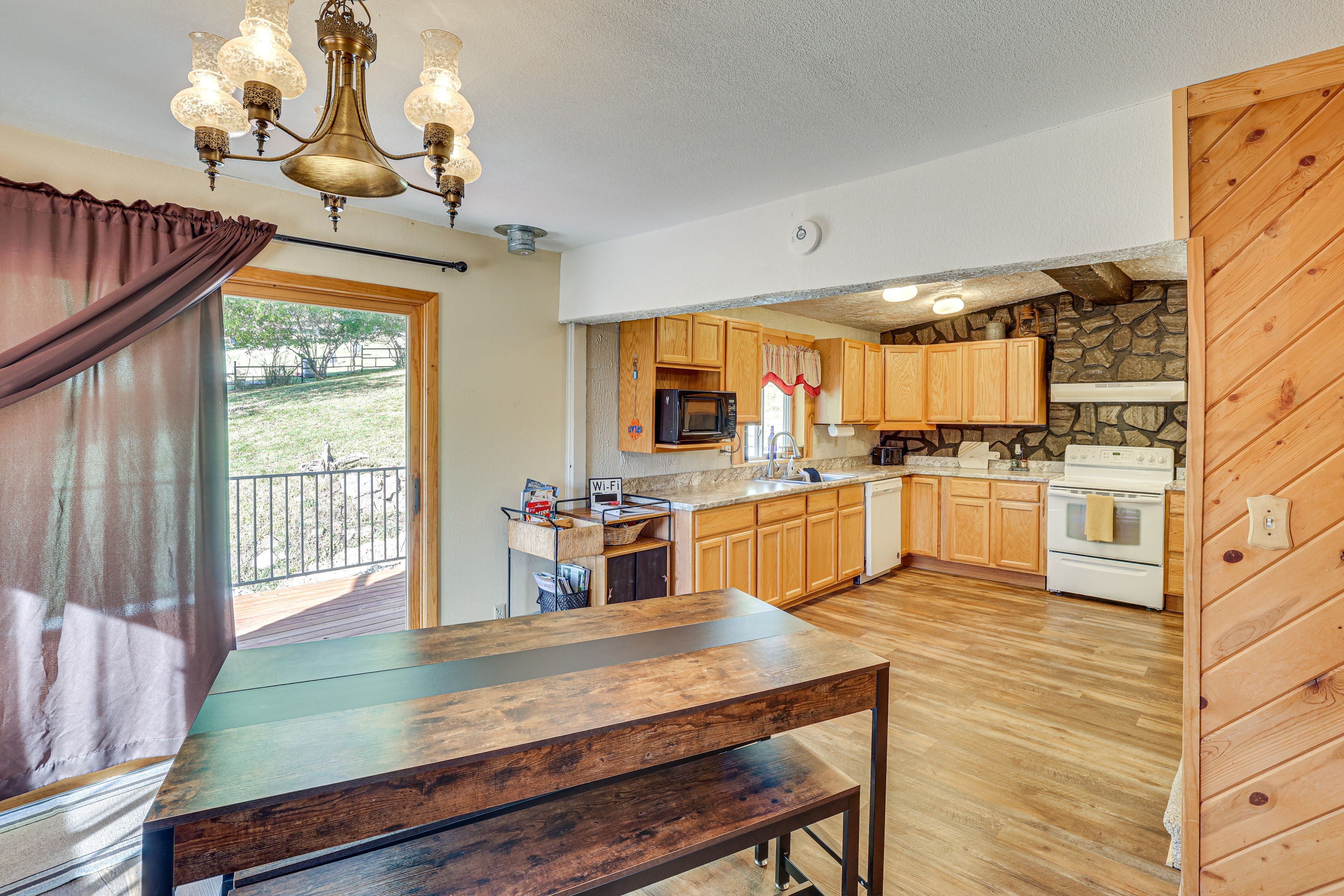 Dining Area | Dishware Provided