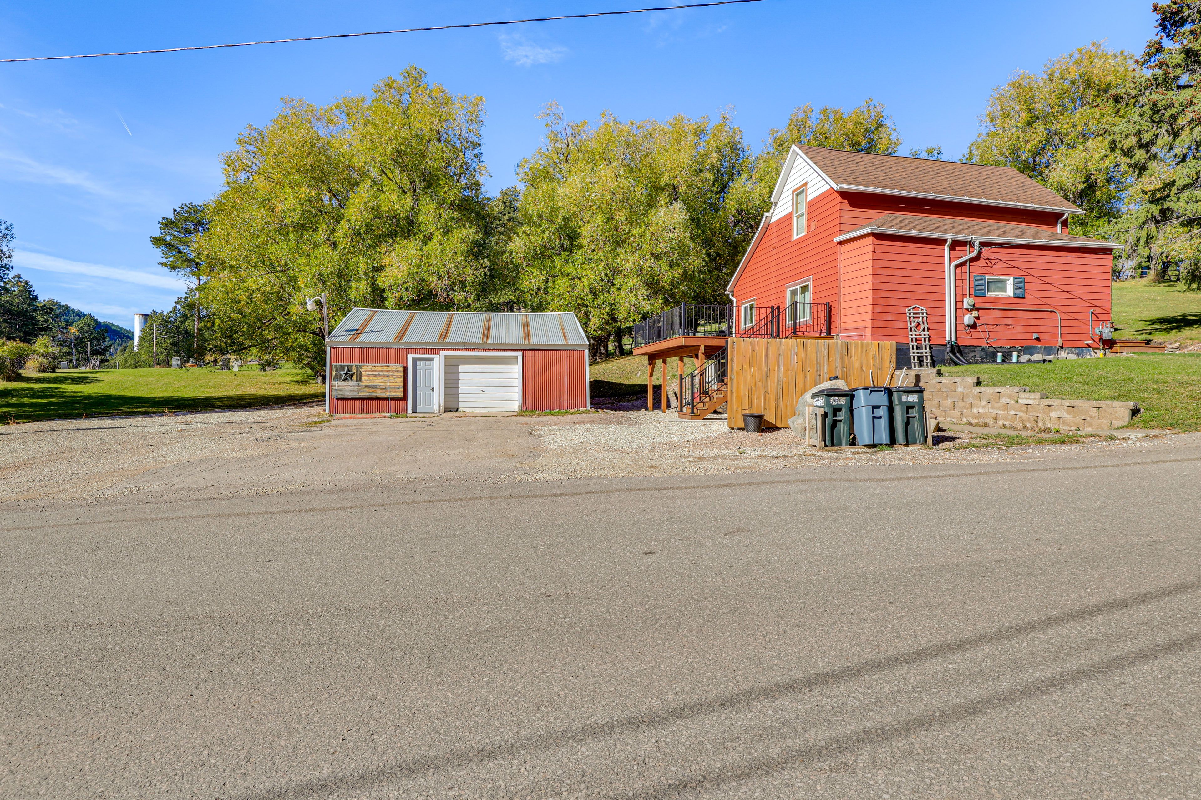 Parking | Garage (1 Vehicle) | Driveway (5 Vehicles) | RV/Trailer Parking