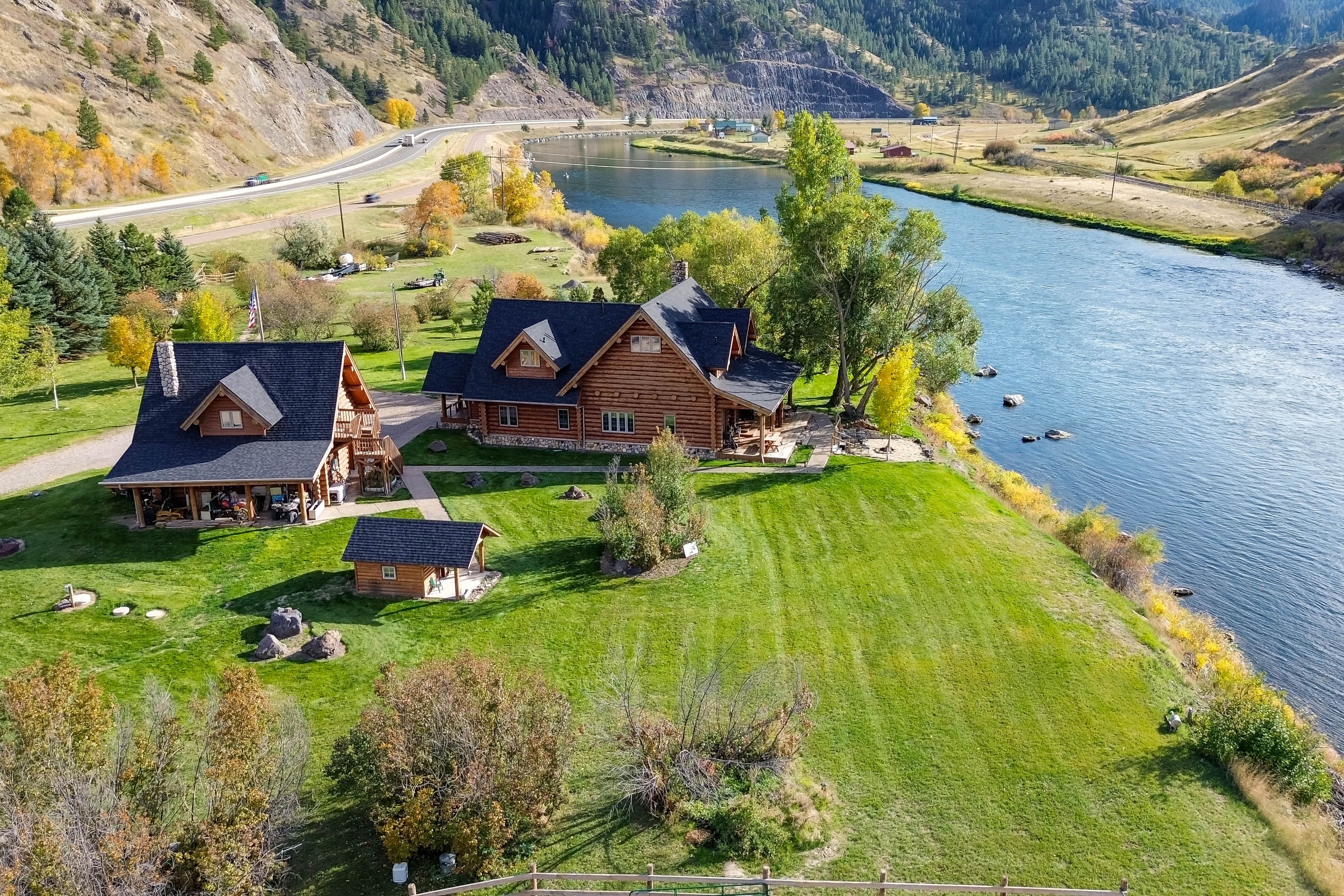 Property Exterior | Driveway (10 Vehicles) | Boat Parking Allowed