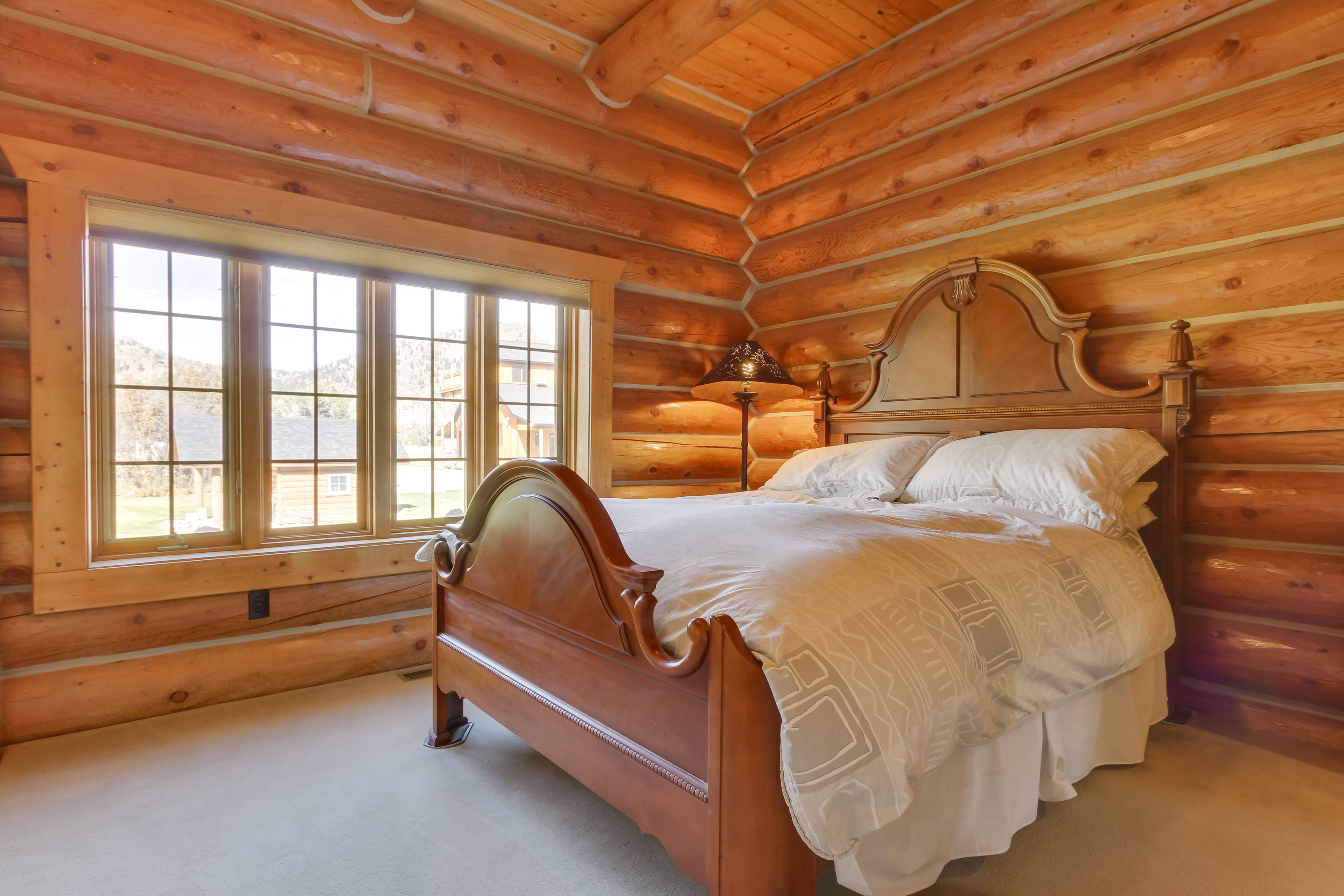 Bedroom 1 | Queen Bed | 1st Floor