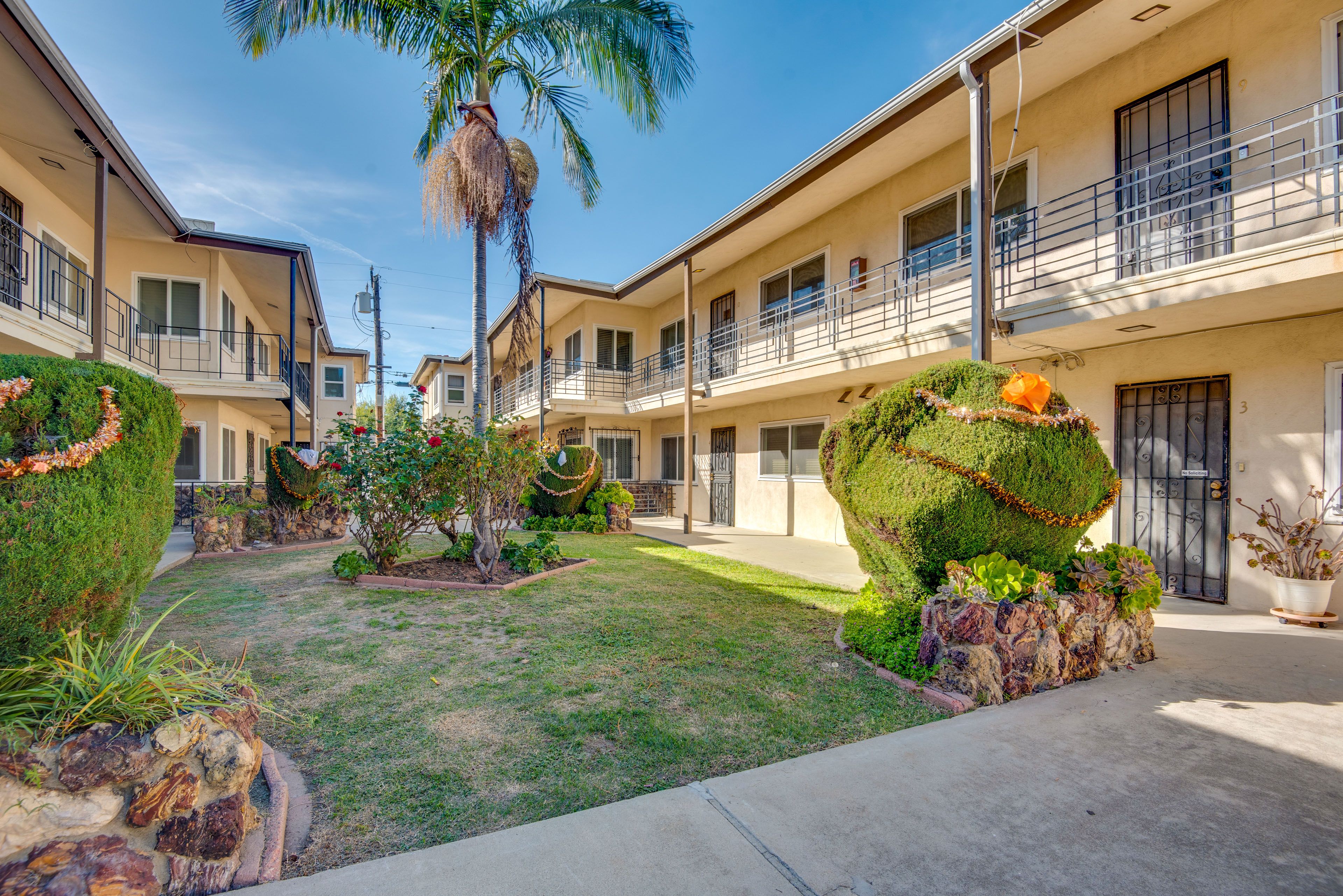 Community Courtyard | 2nd-Floor Condo