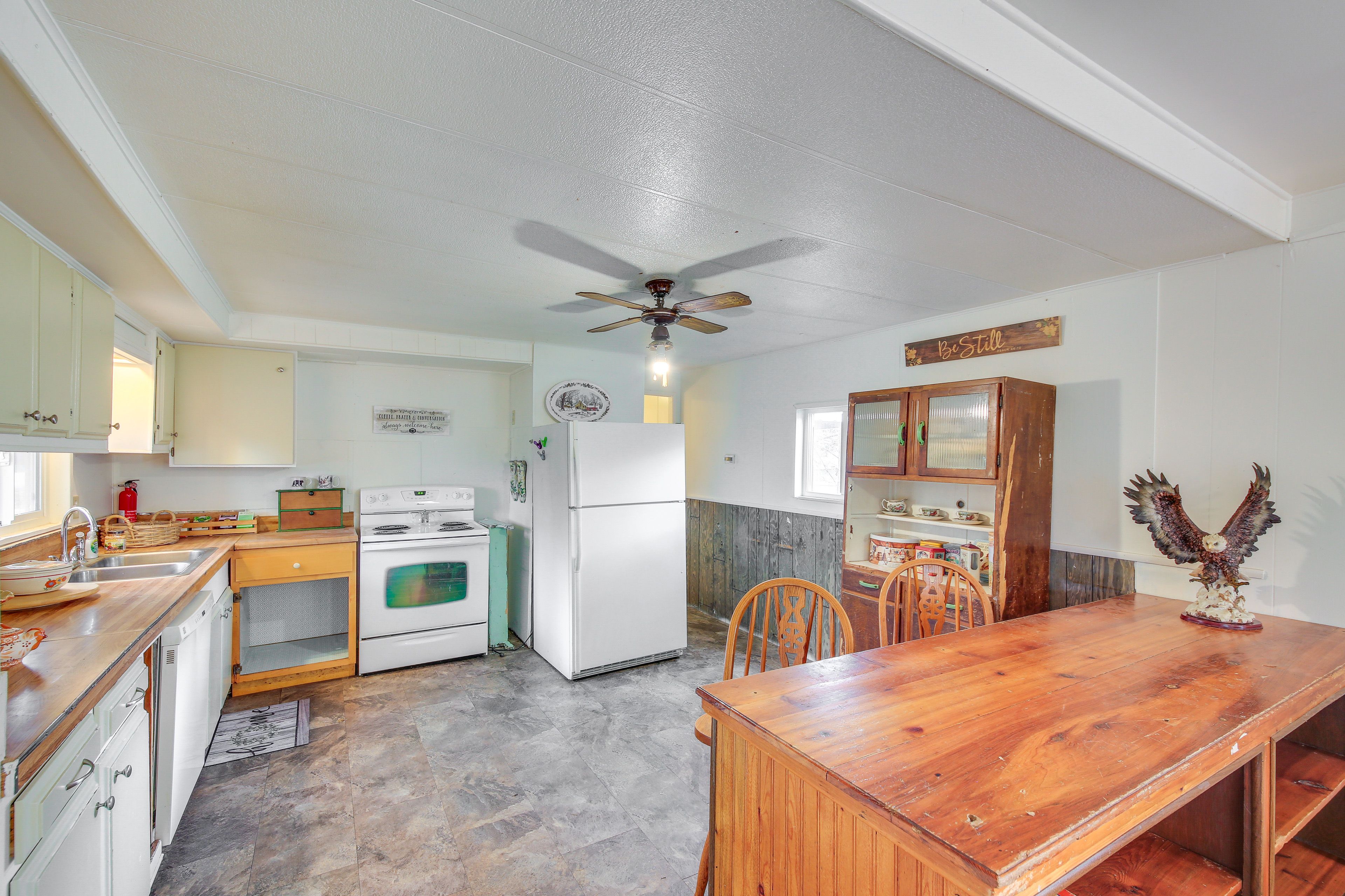 Libby Vacation Rental | 2BR | 1.5BA | 4 Steps to Enter | 600 Sq Ft