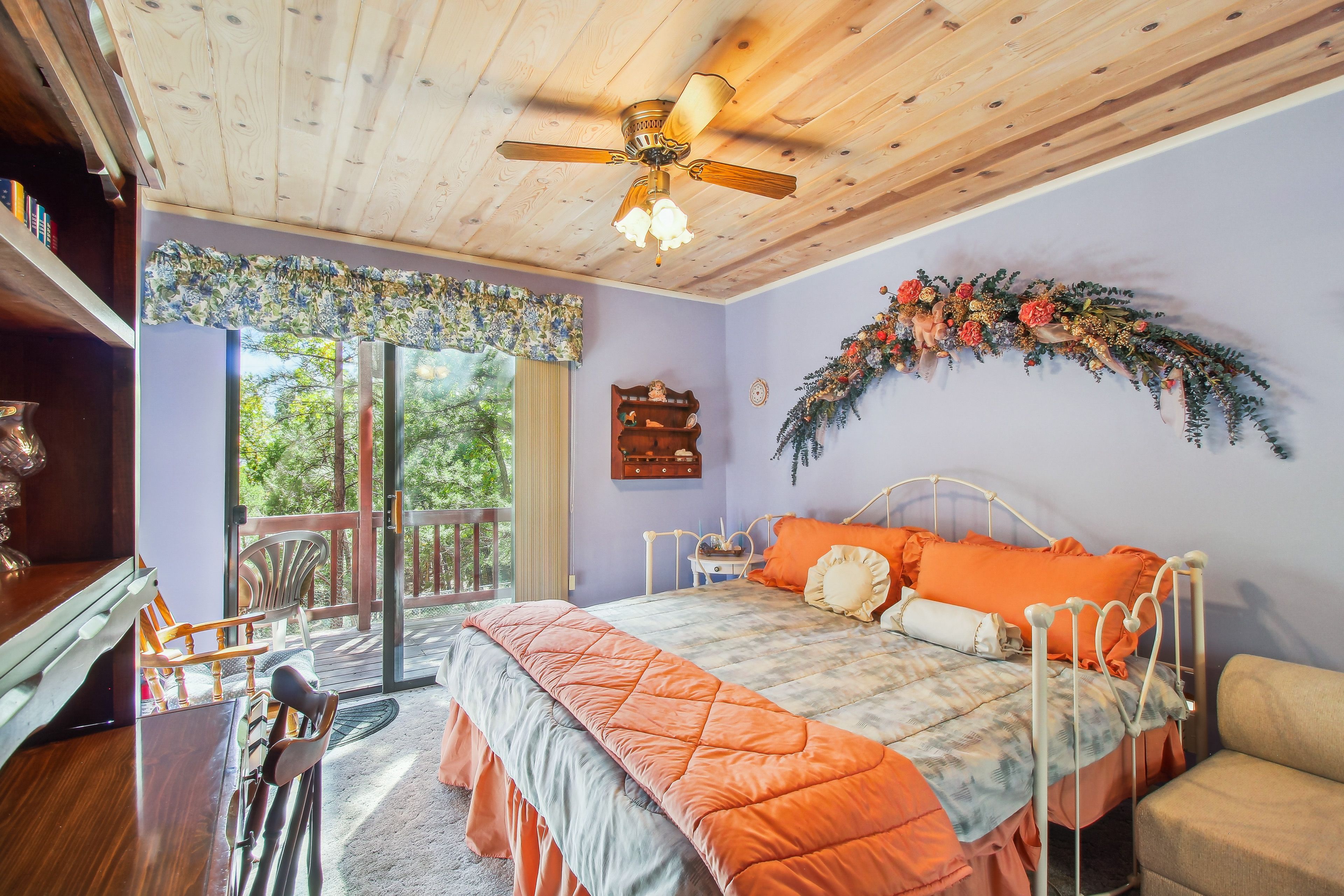 Bedroom 1 | King Bed | 1st Floor