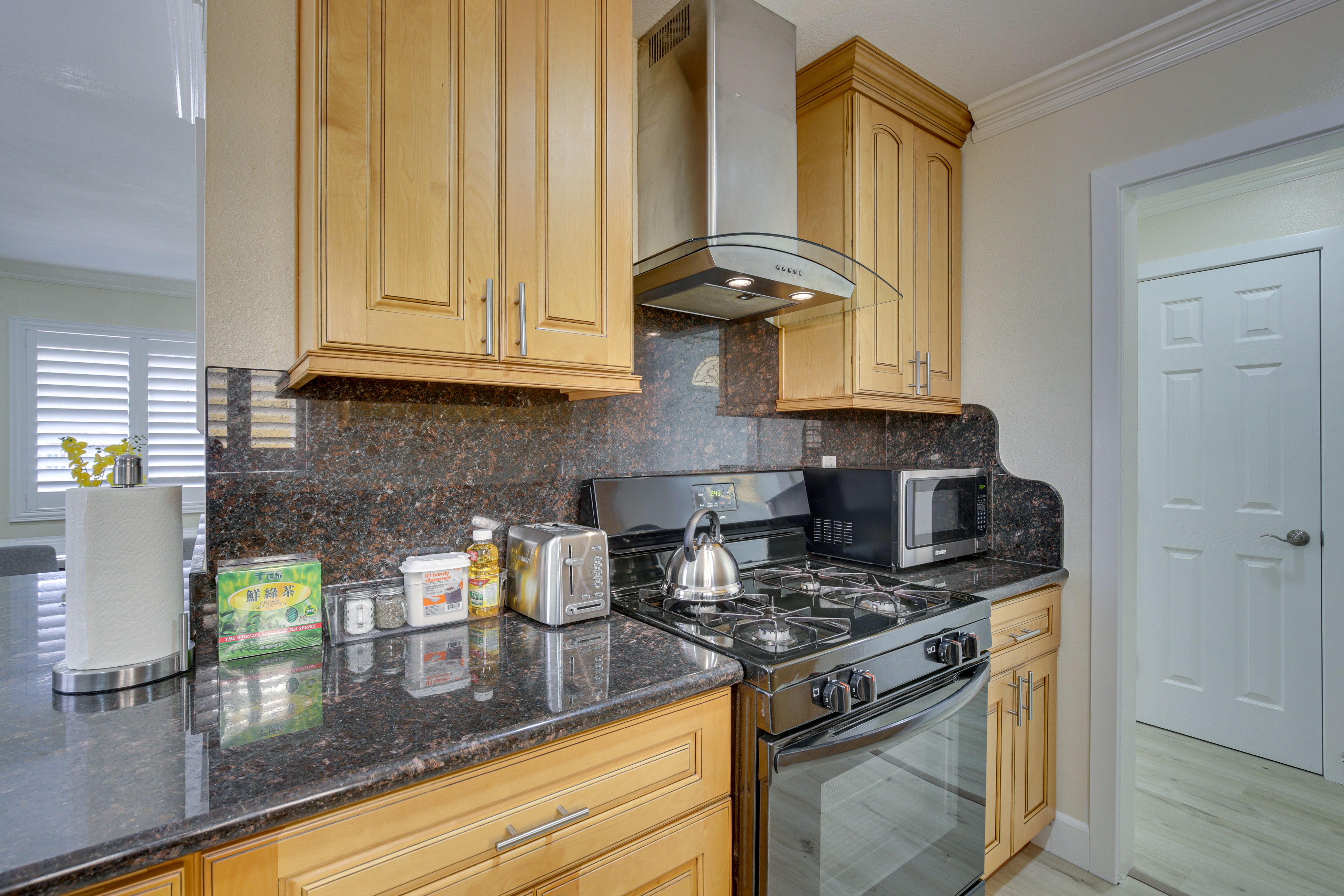 Kitchen | Toaster | Stove/Oven | Microwave