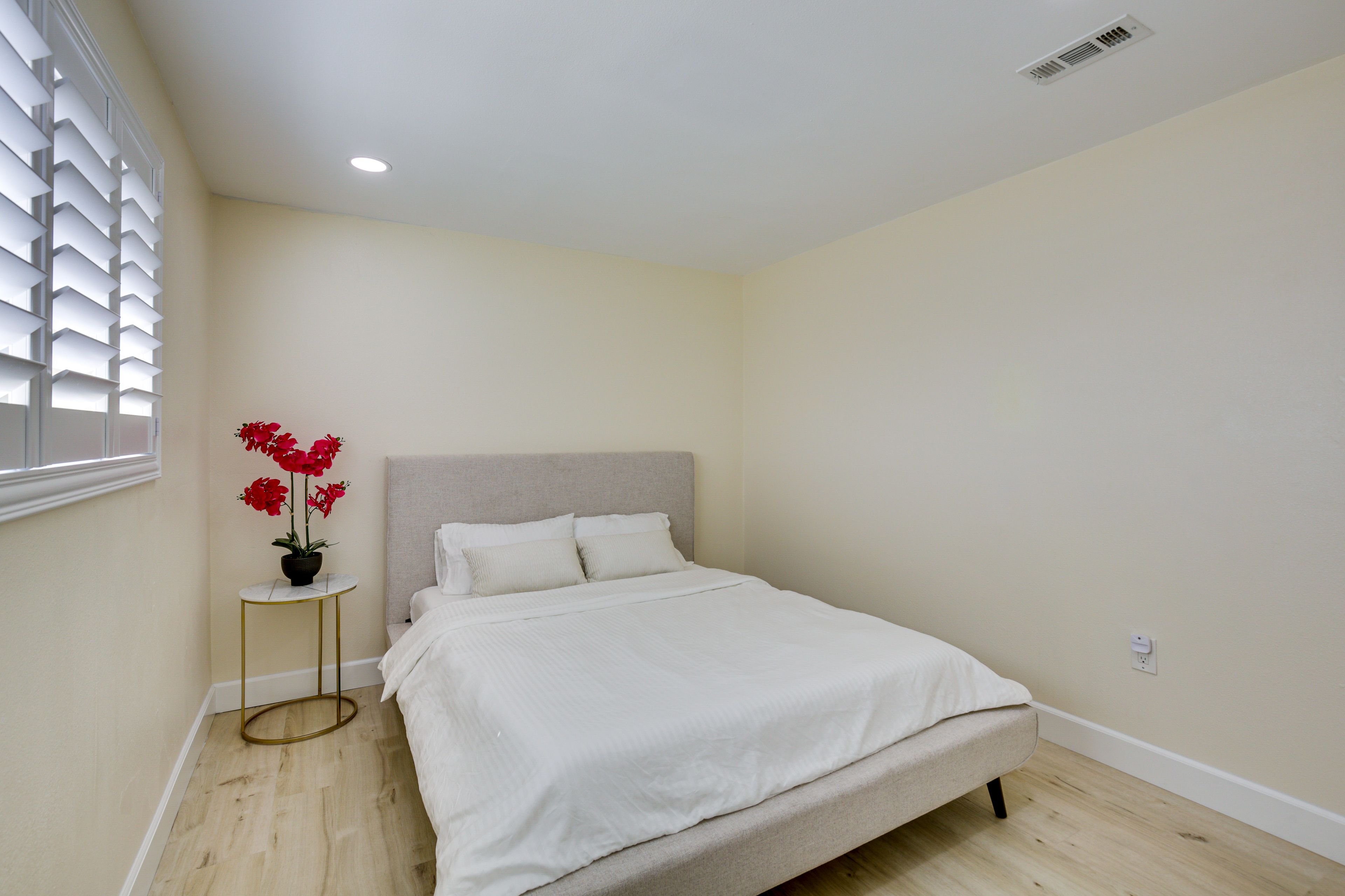 Bedroom 3 | Queen Bed