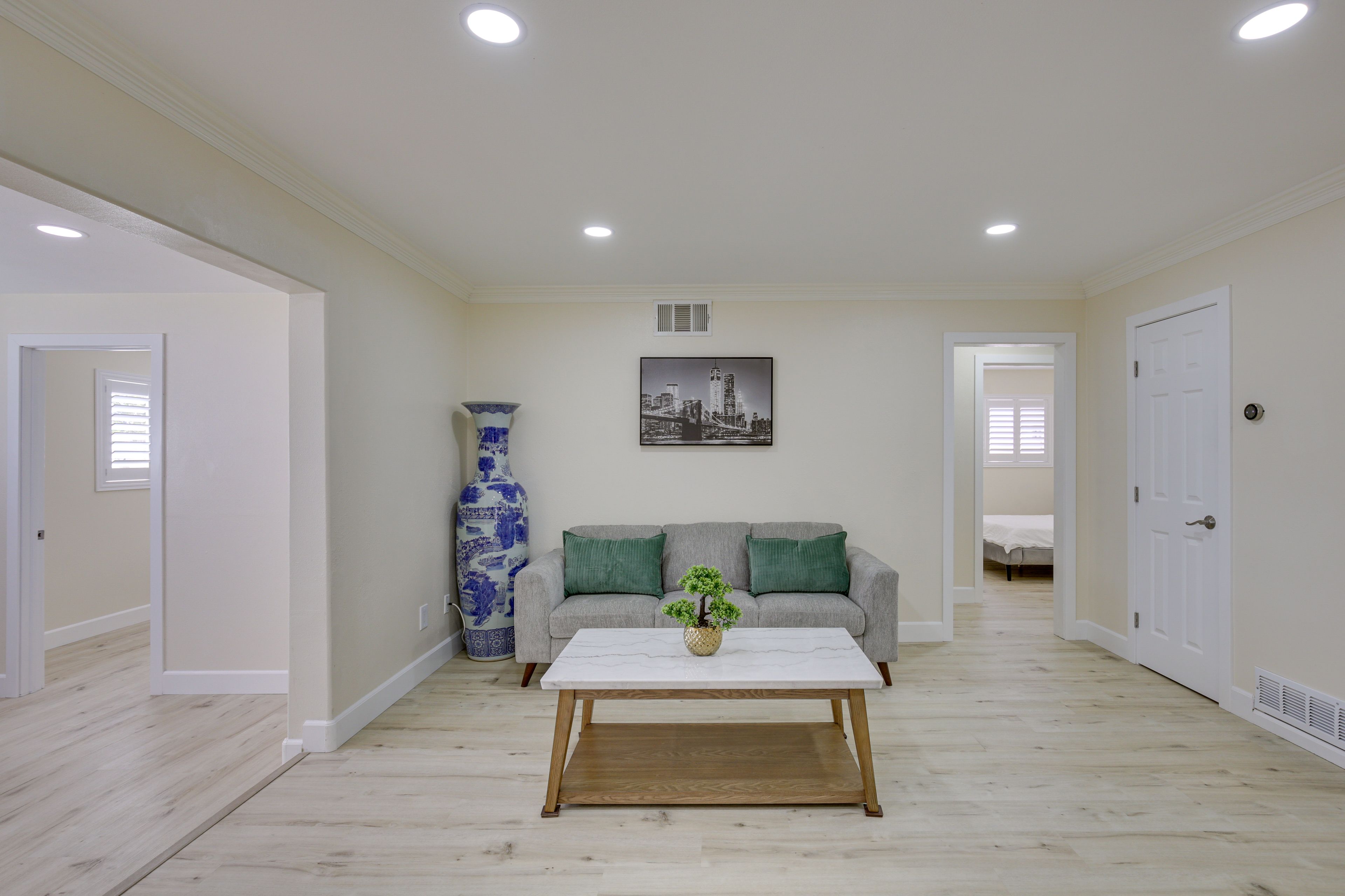 Living Room | Central A/C & Heating | Free WiFi