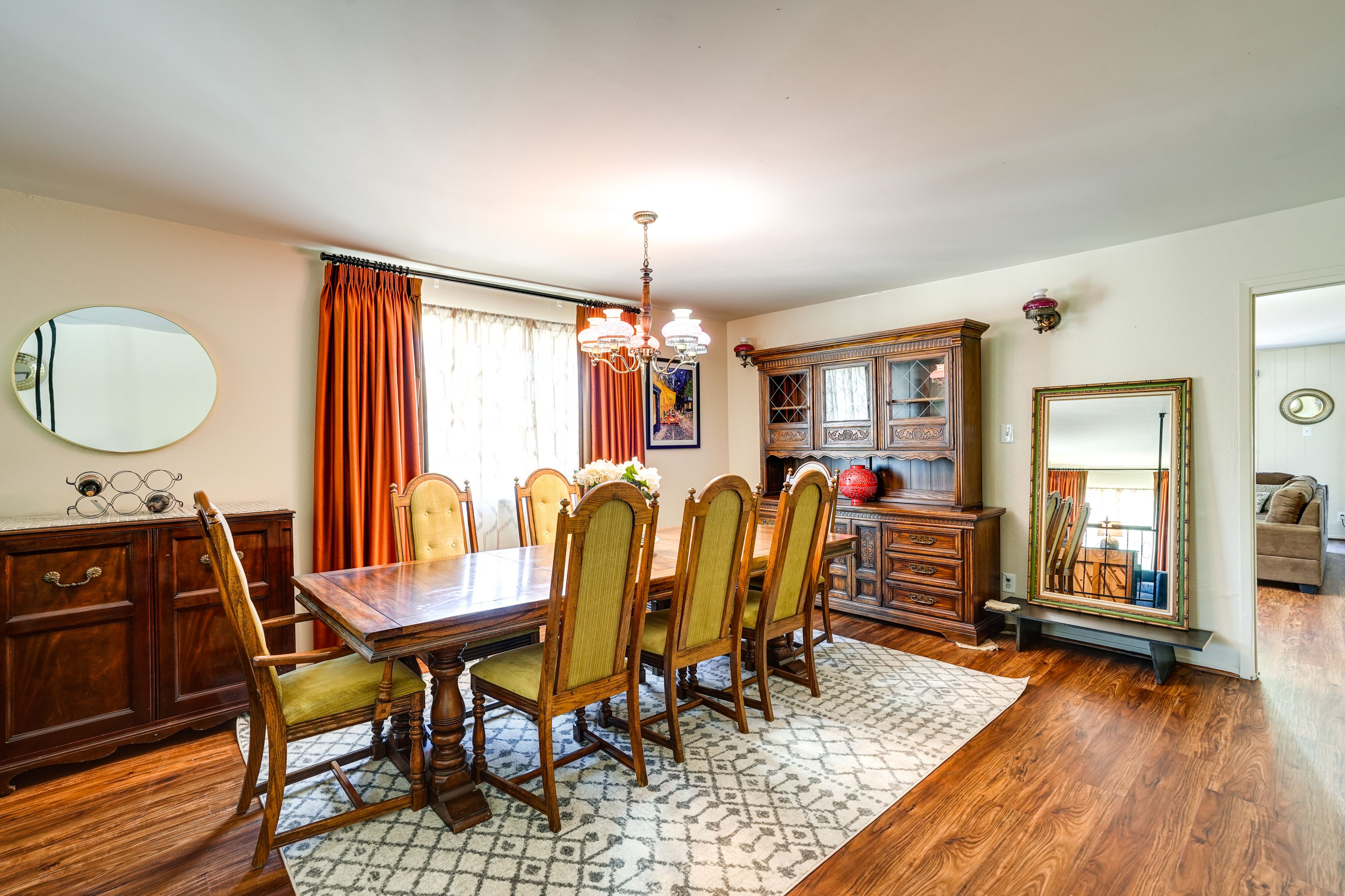 Dining Area | Dishware & Flatware