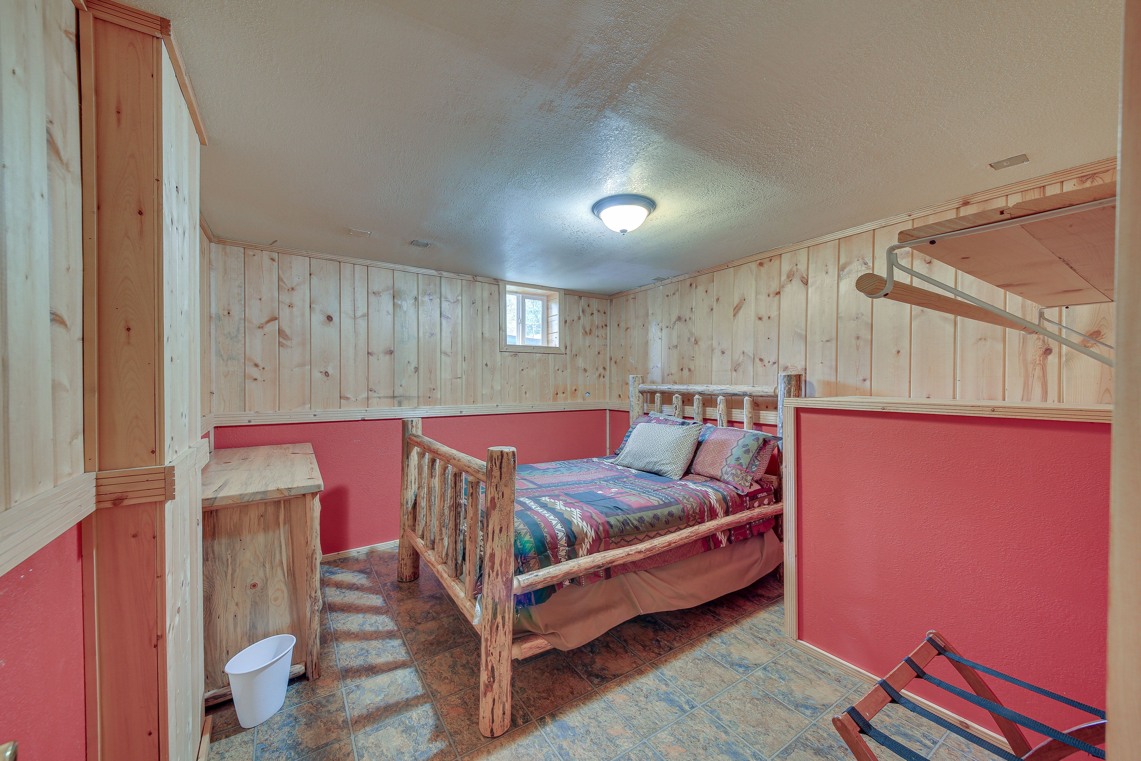 Bedroom 2 | Queen Bed | 1st Floor