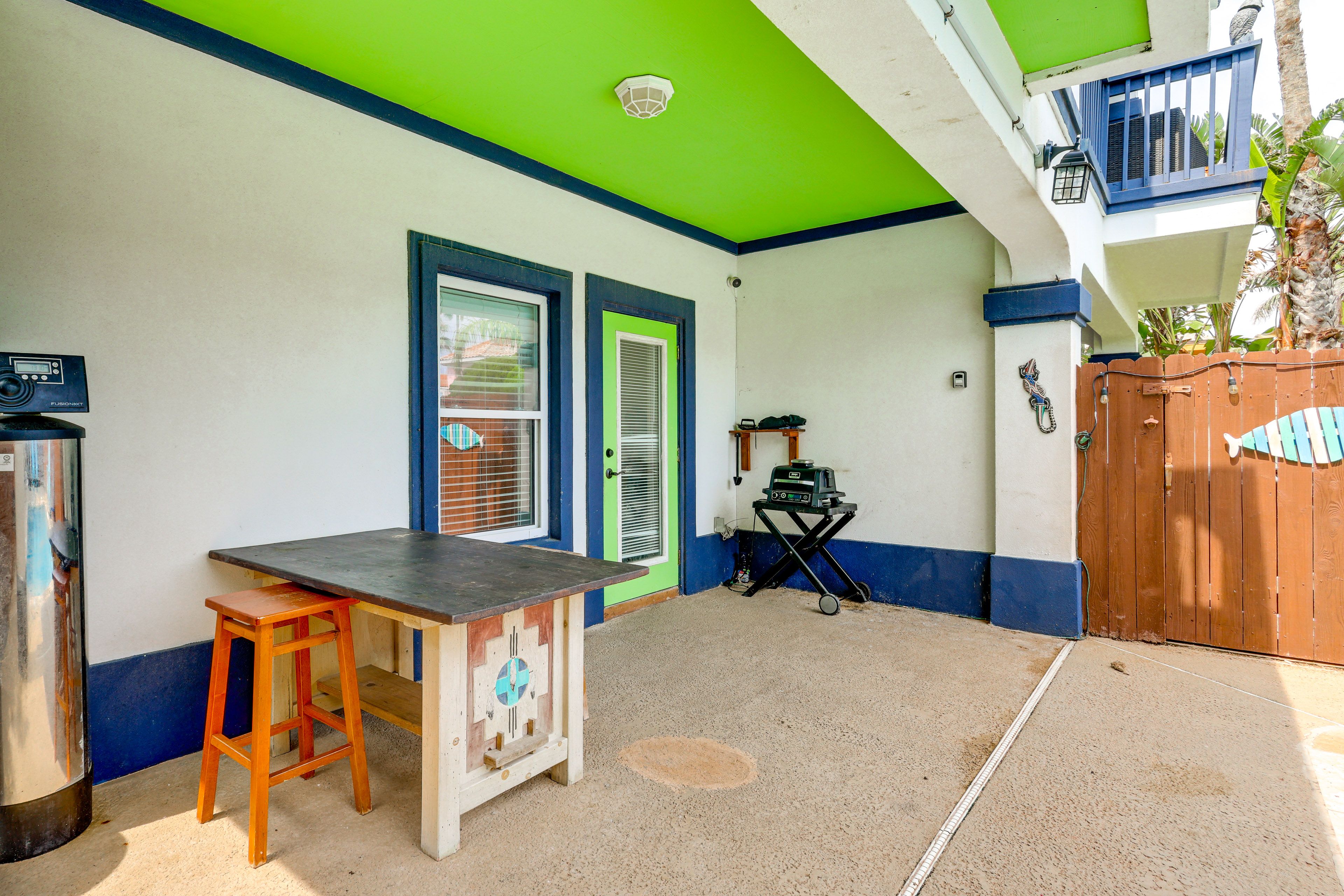 Private Backyard Area | Outdoor Dining Area | Pool Toys