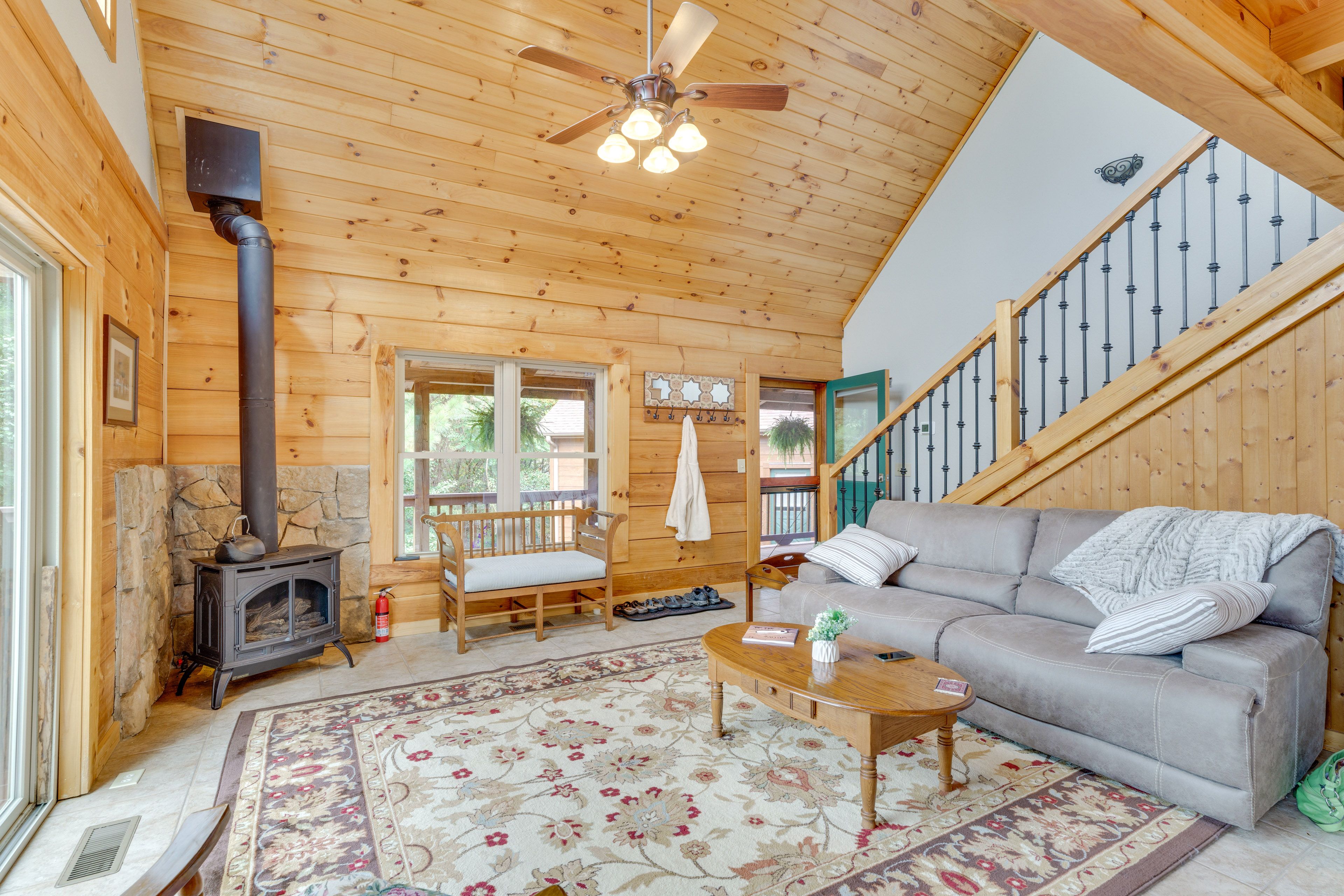 Living Room | Smart TV | Gas Stove | Central Heating & A/C | Free WiFi