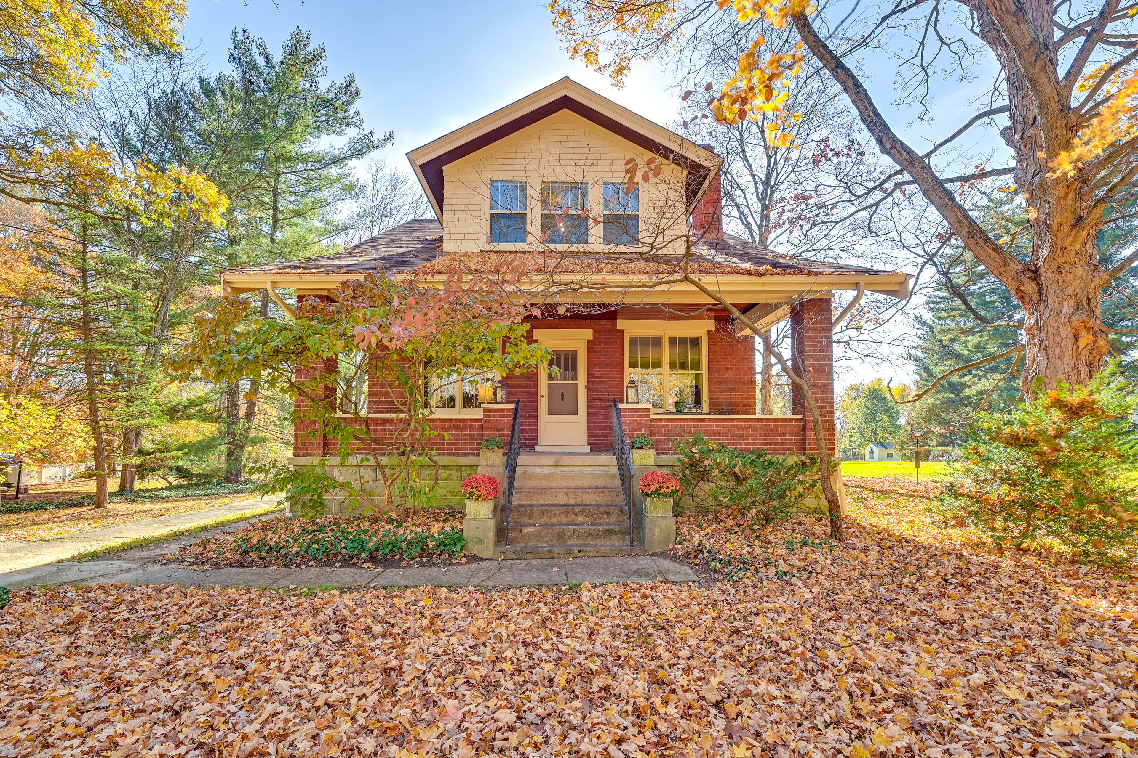 Cincinnati Vacation Rental | 2BR | 1BA | 1,661 Sq Ft | Stairs Required