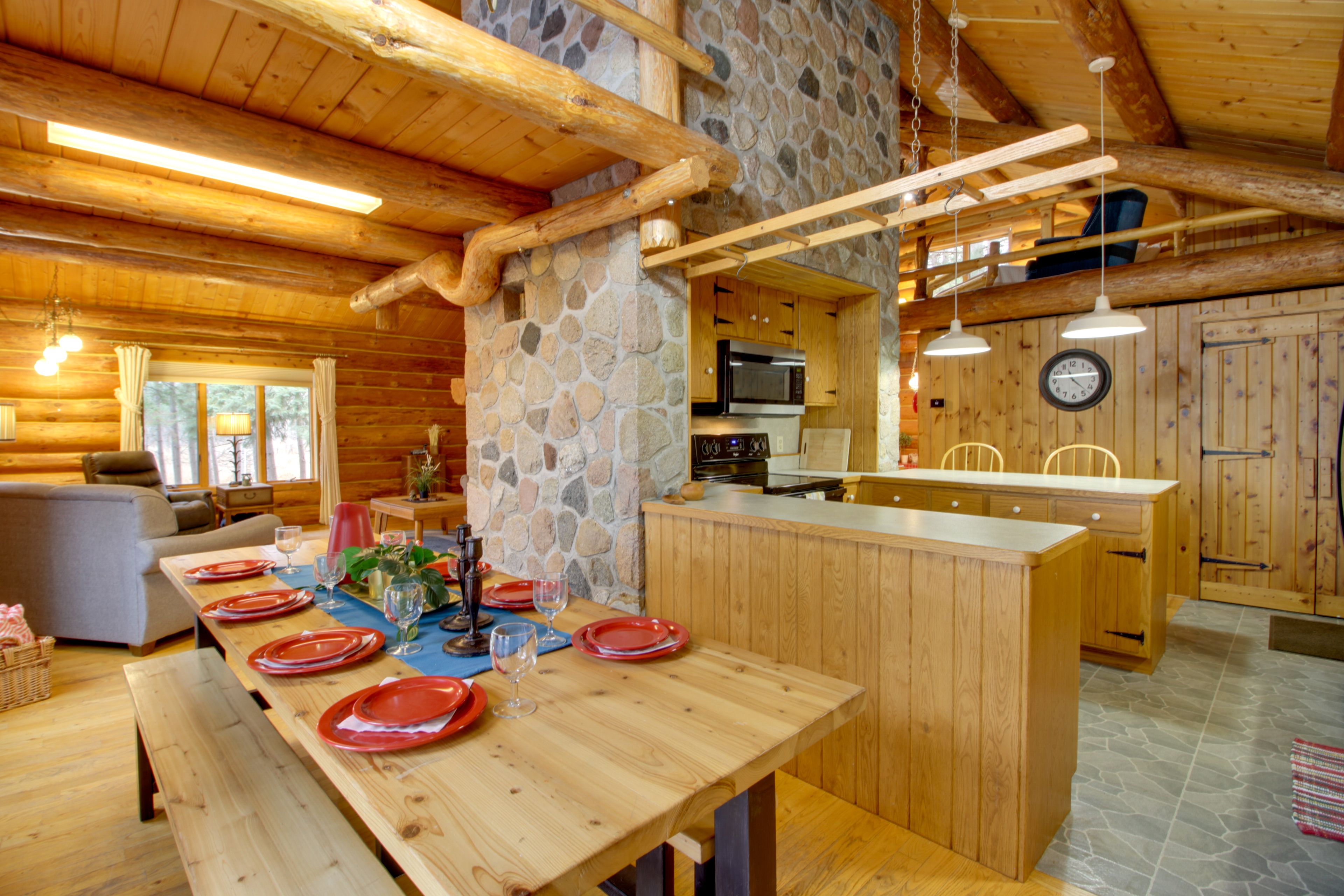 Dining Area | Kitchen