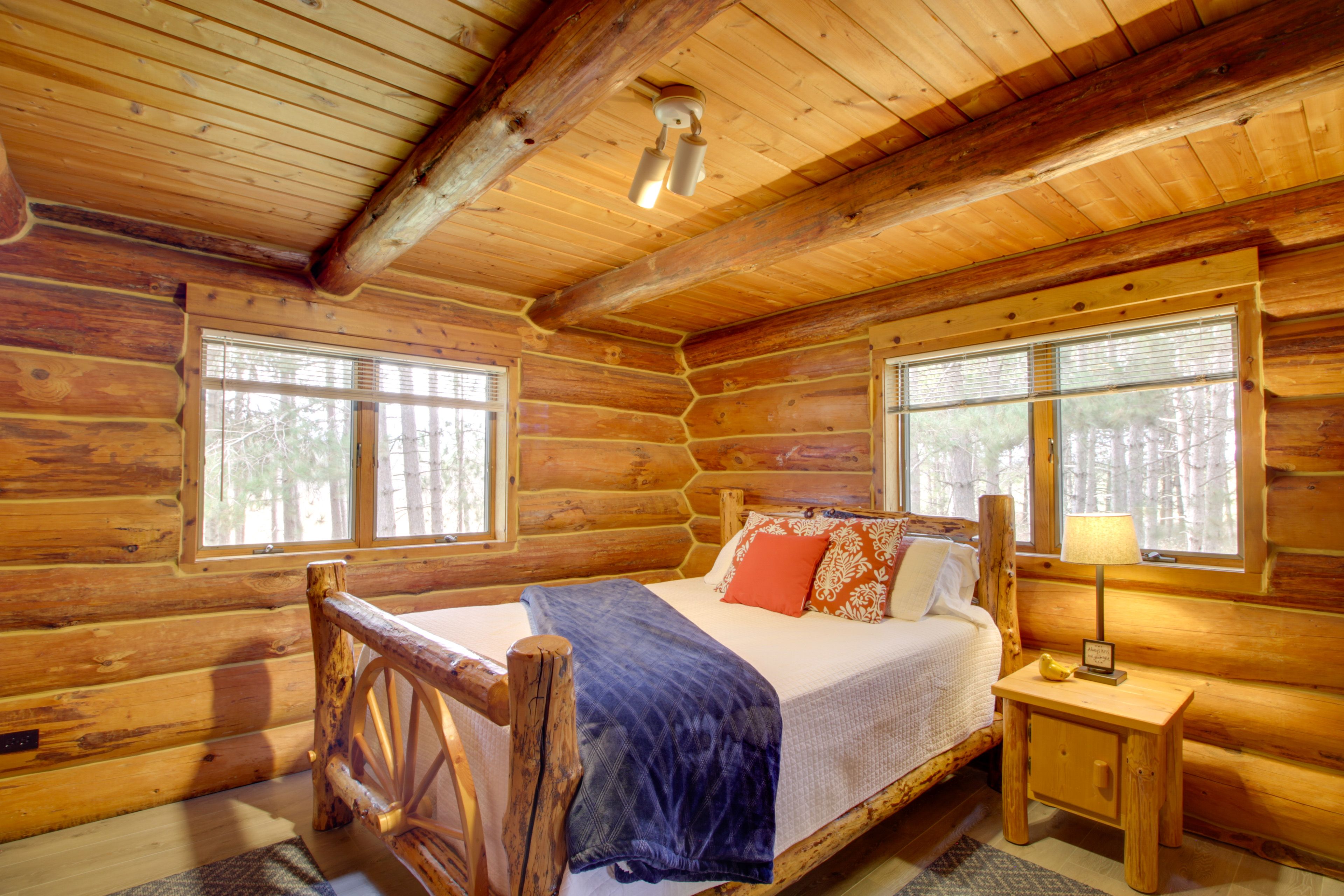 Bedroom 2 | Queen Bed | Main Floor