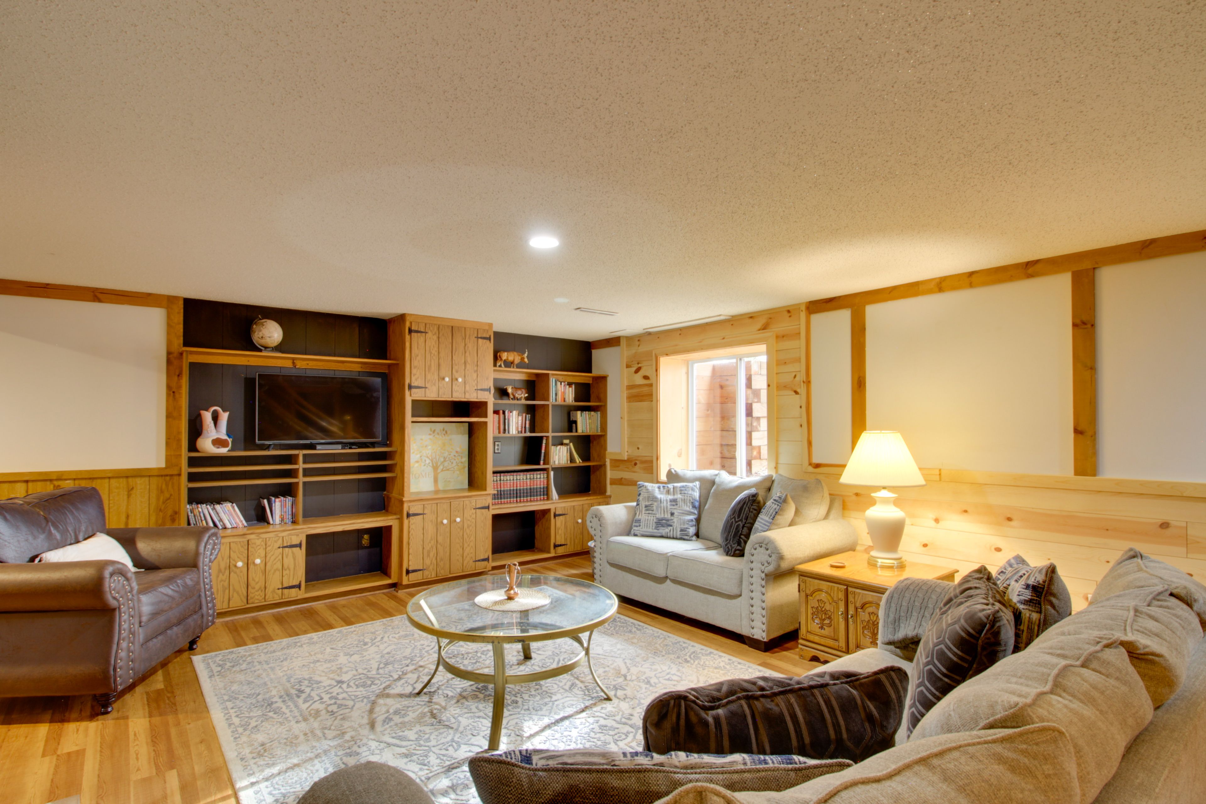 Lower Level Living Room | Books | Flat-Screen TV | Twin/Full Bunk Bed