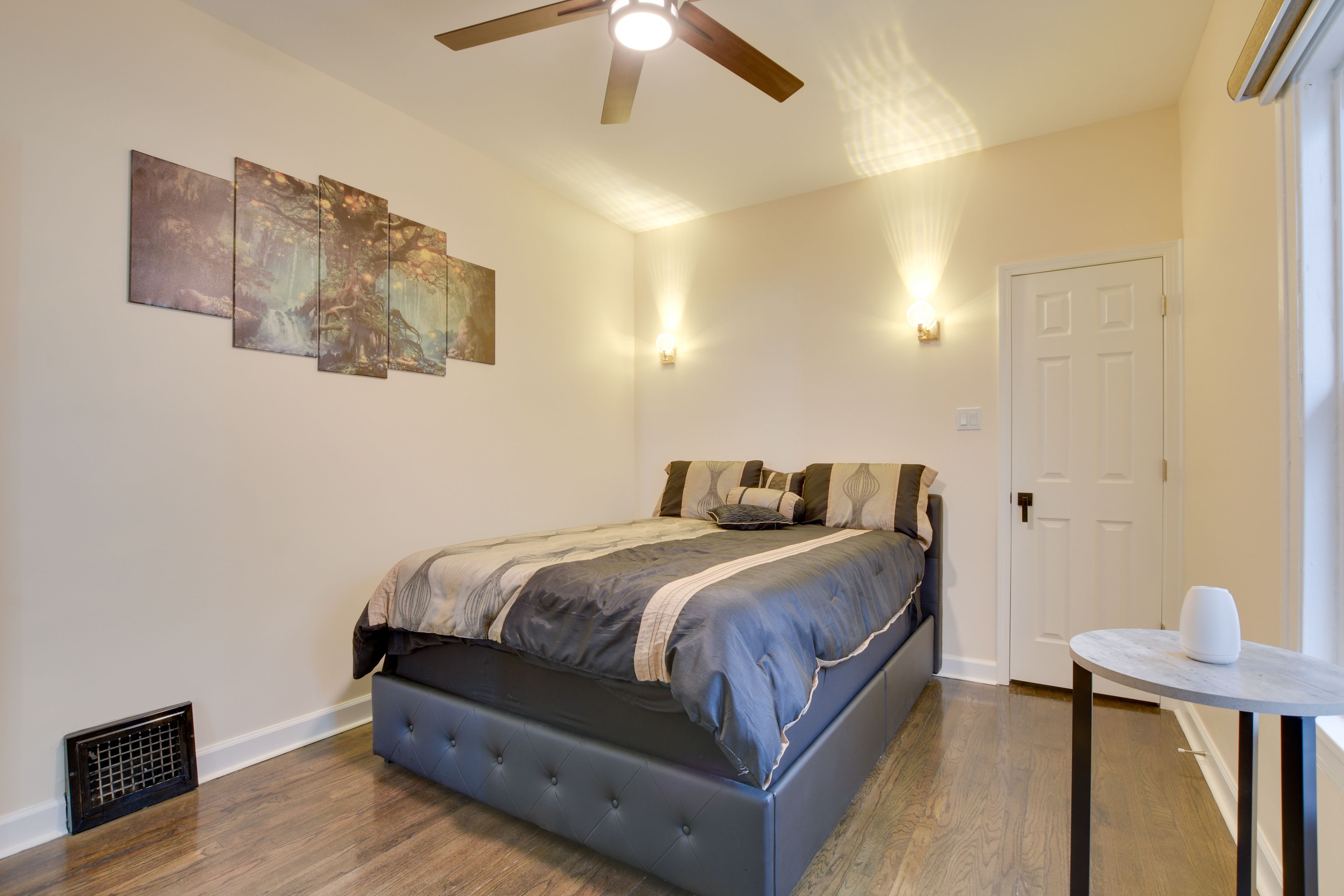 Bedroom 1 | 1st Floor | Queen Bed