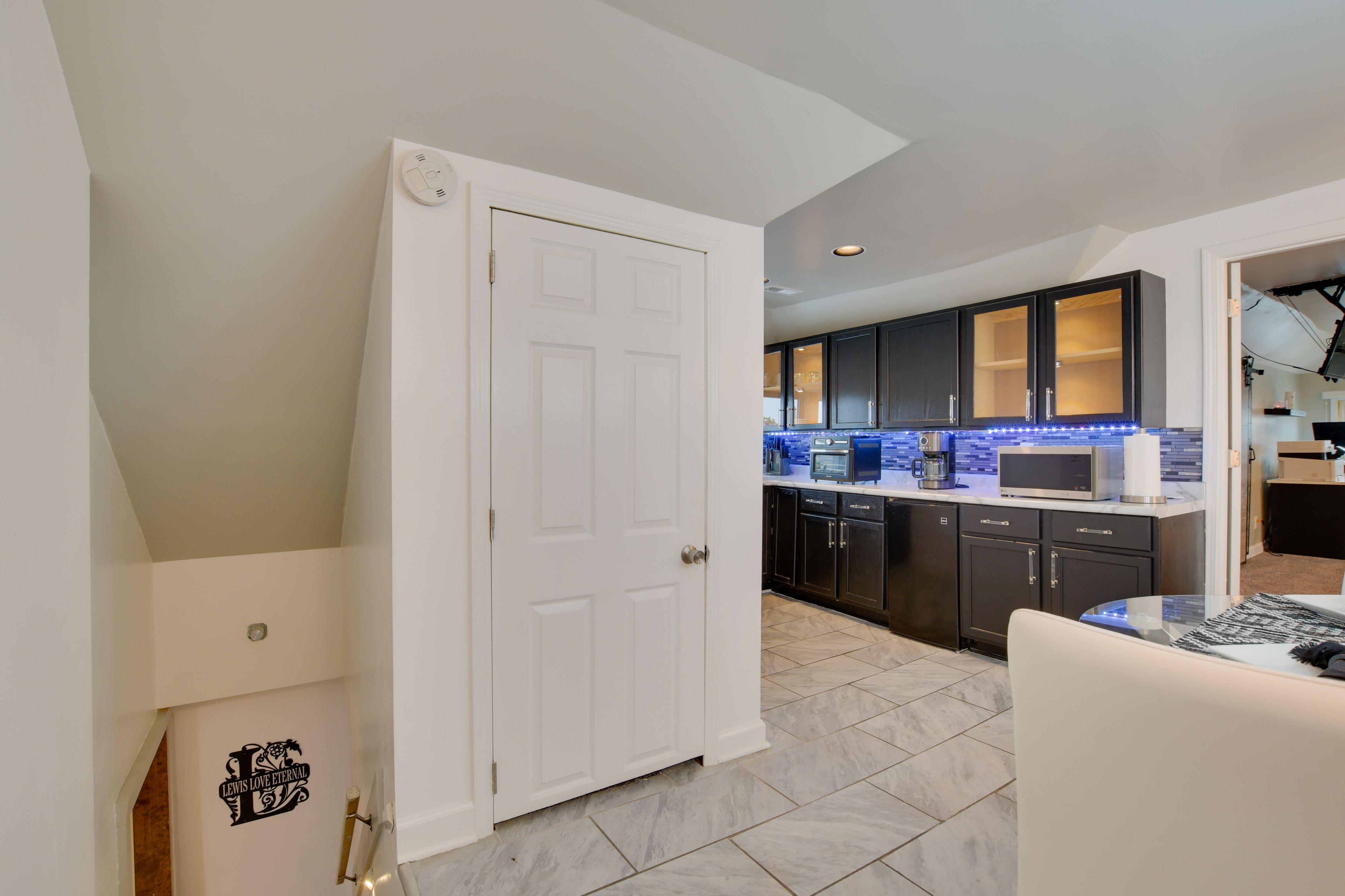 Kitchenette & Dining Area | 2nd Floor