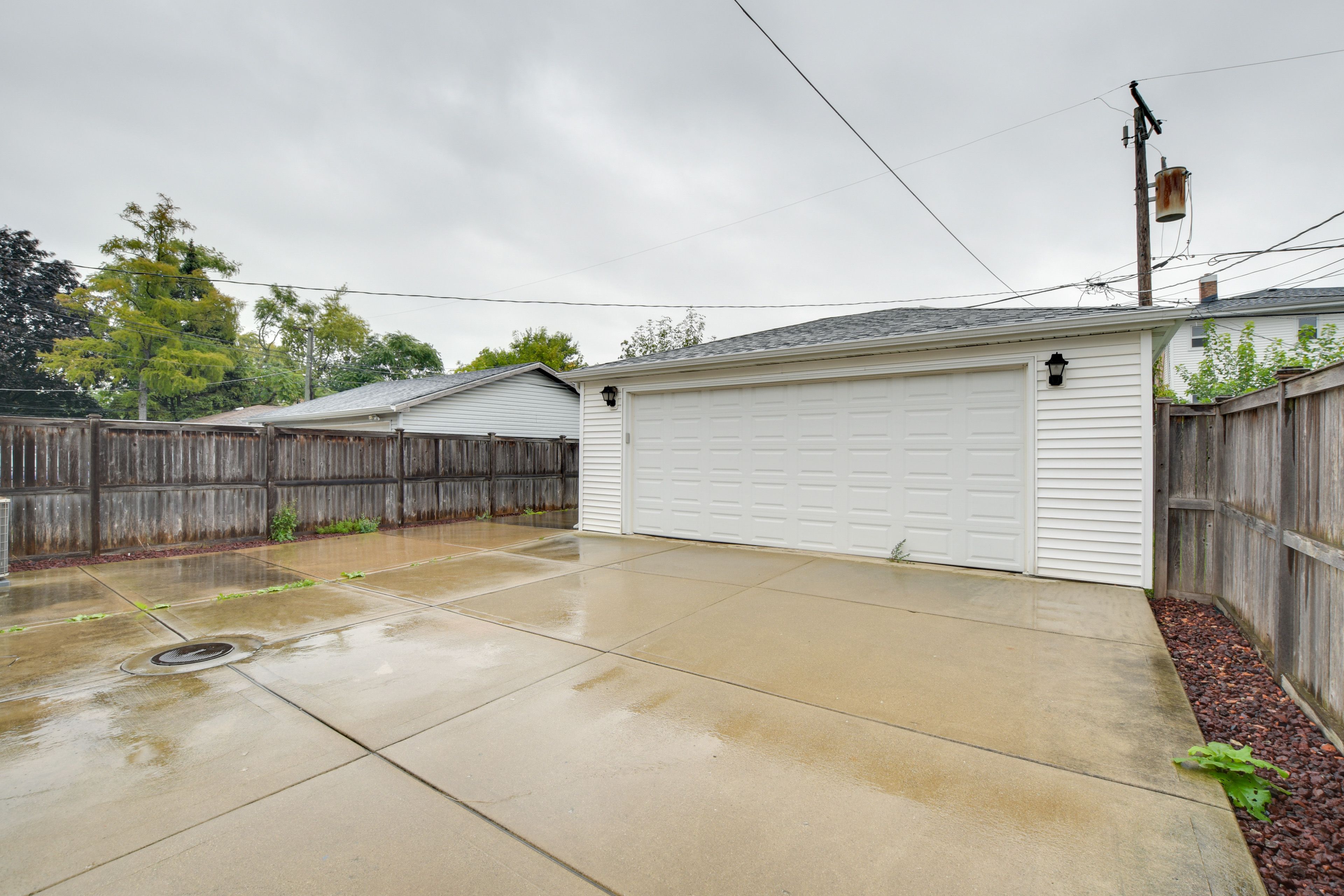 Parking | Driveway (5 Vehicles)