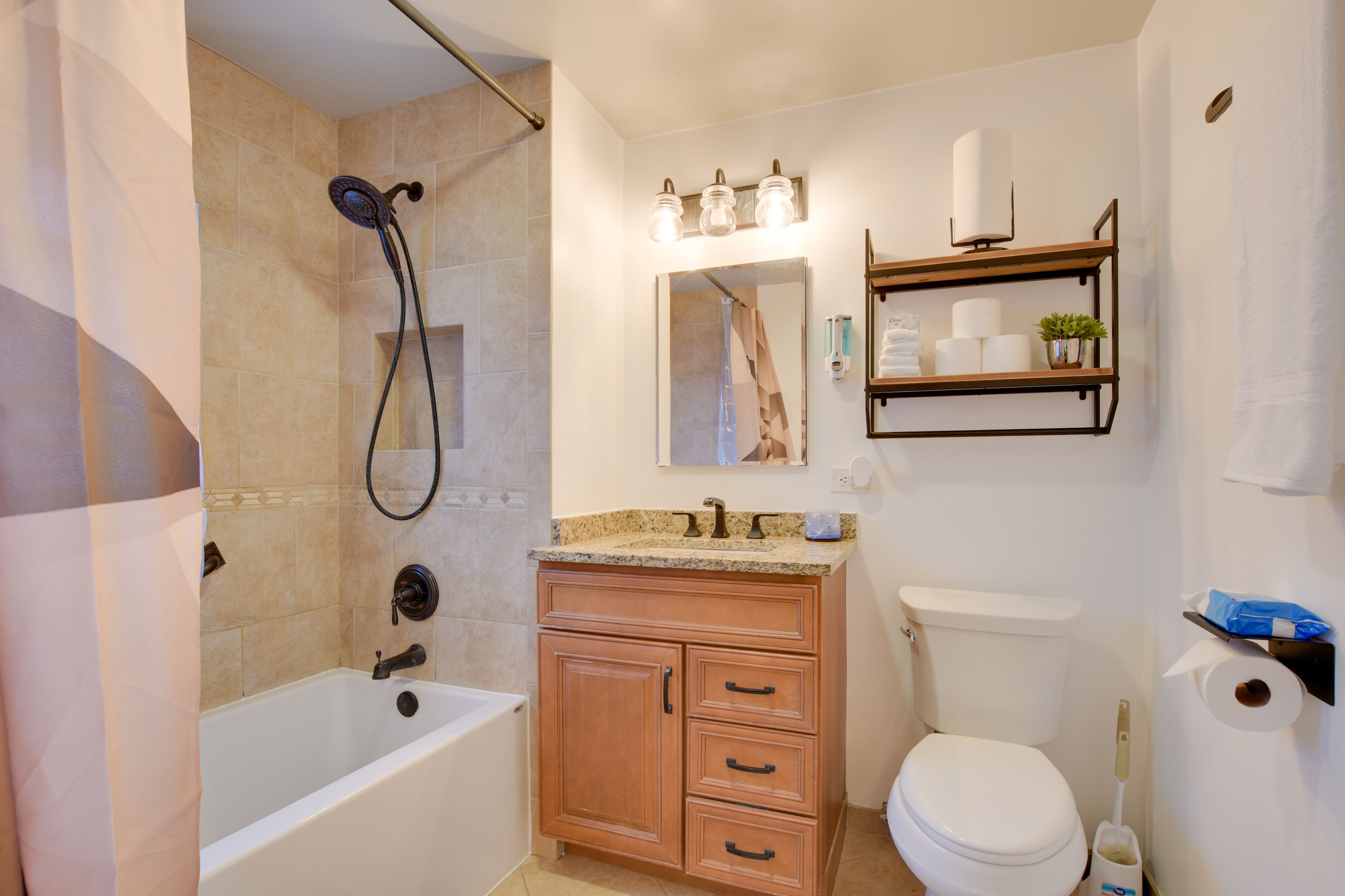 En-Suite Bathroom | 2nd Floor