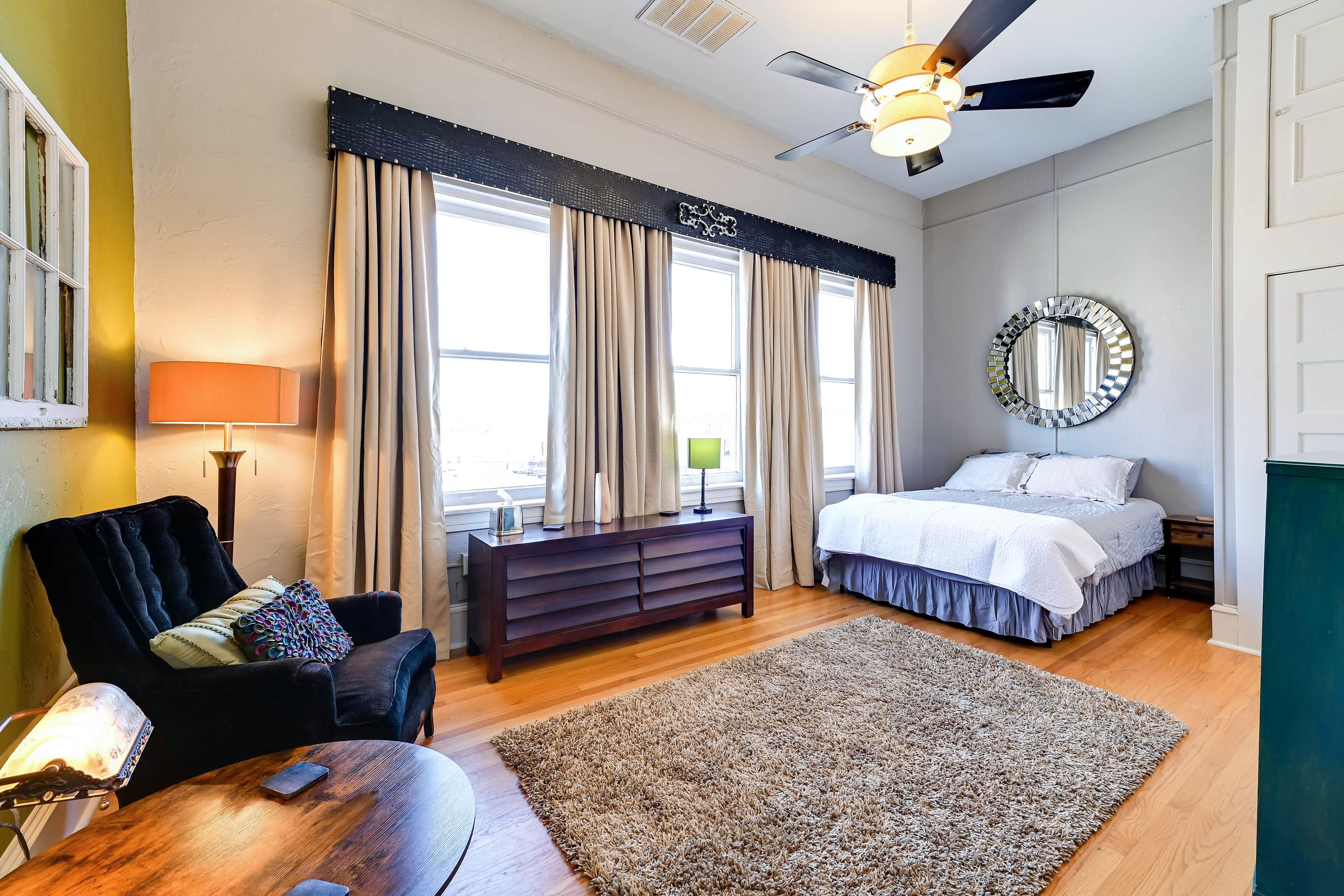 Bedroom | Queen Bed