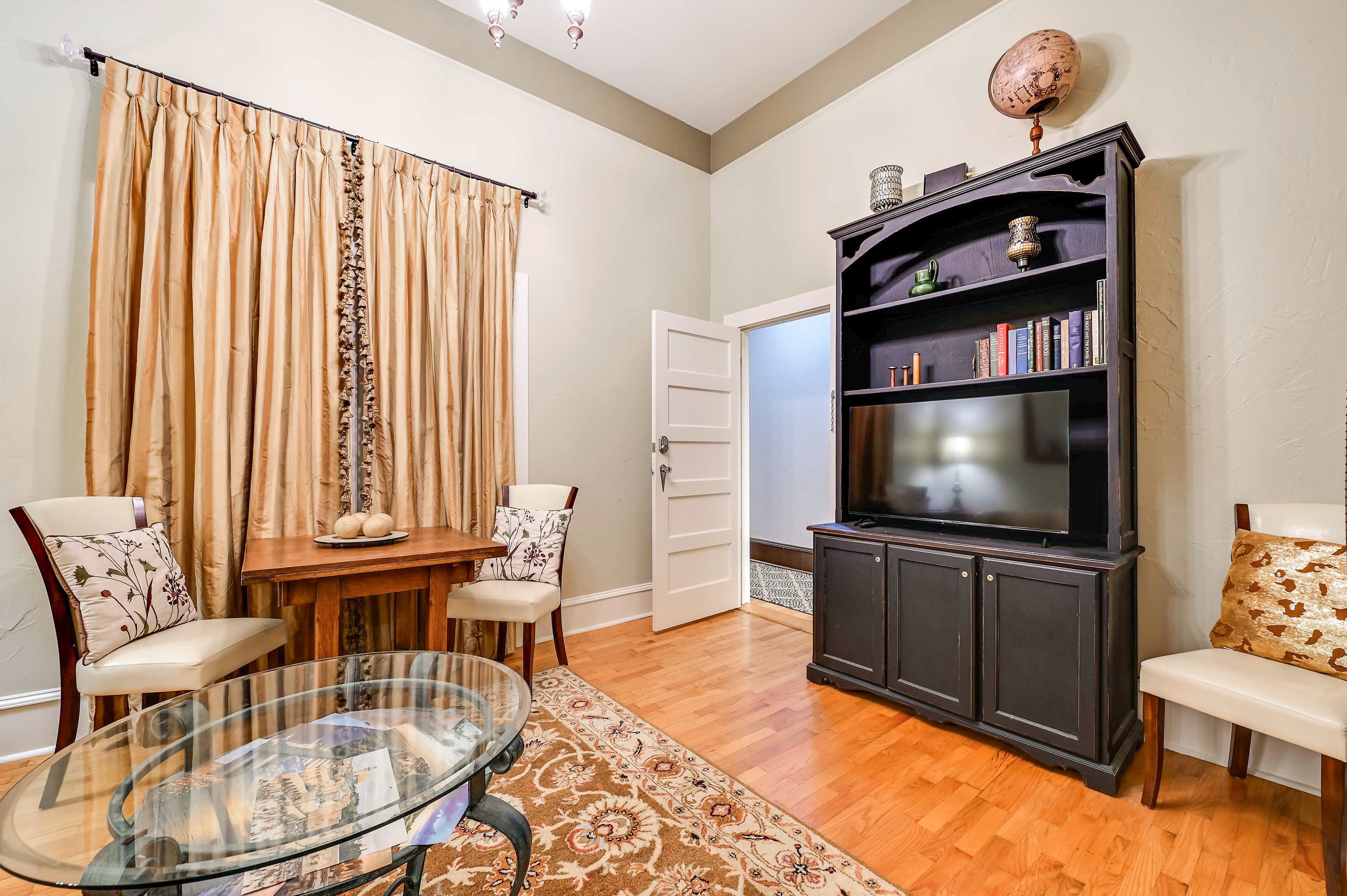 Living Room | Smart TV