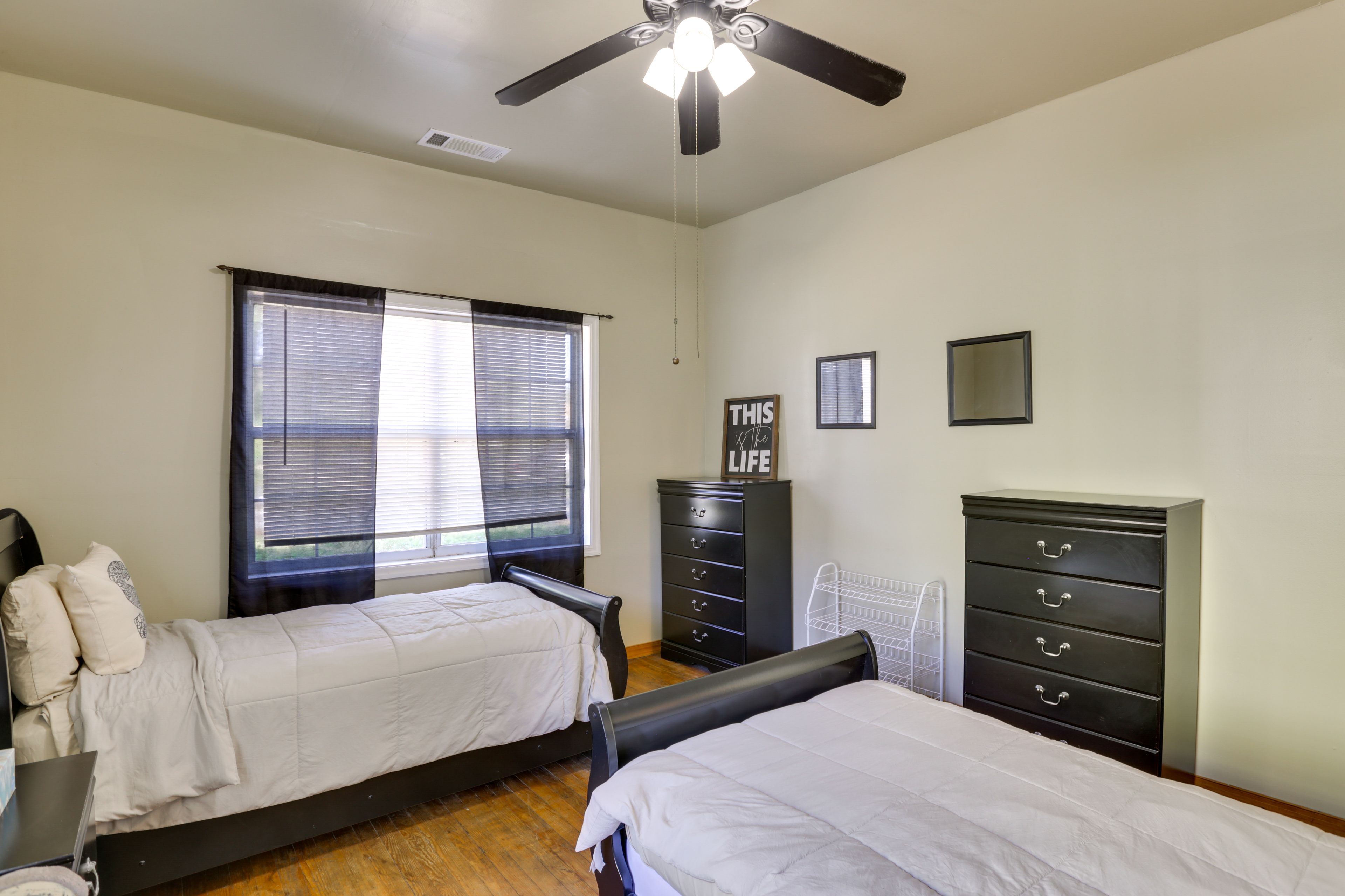 Bedroom 4 | 2 Twin Beds