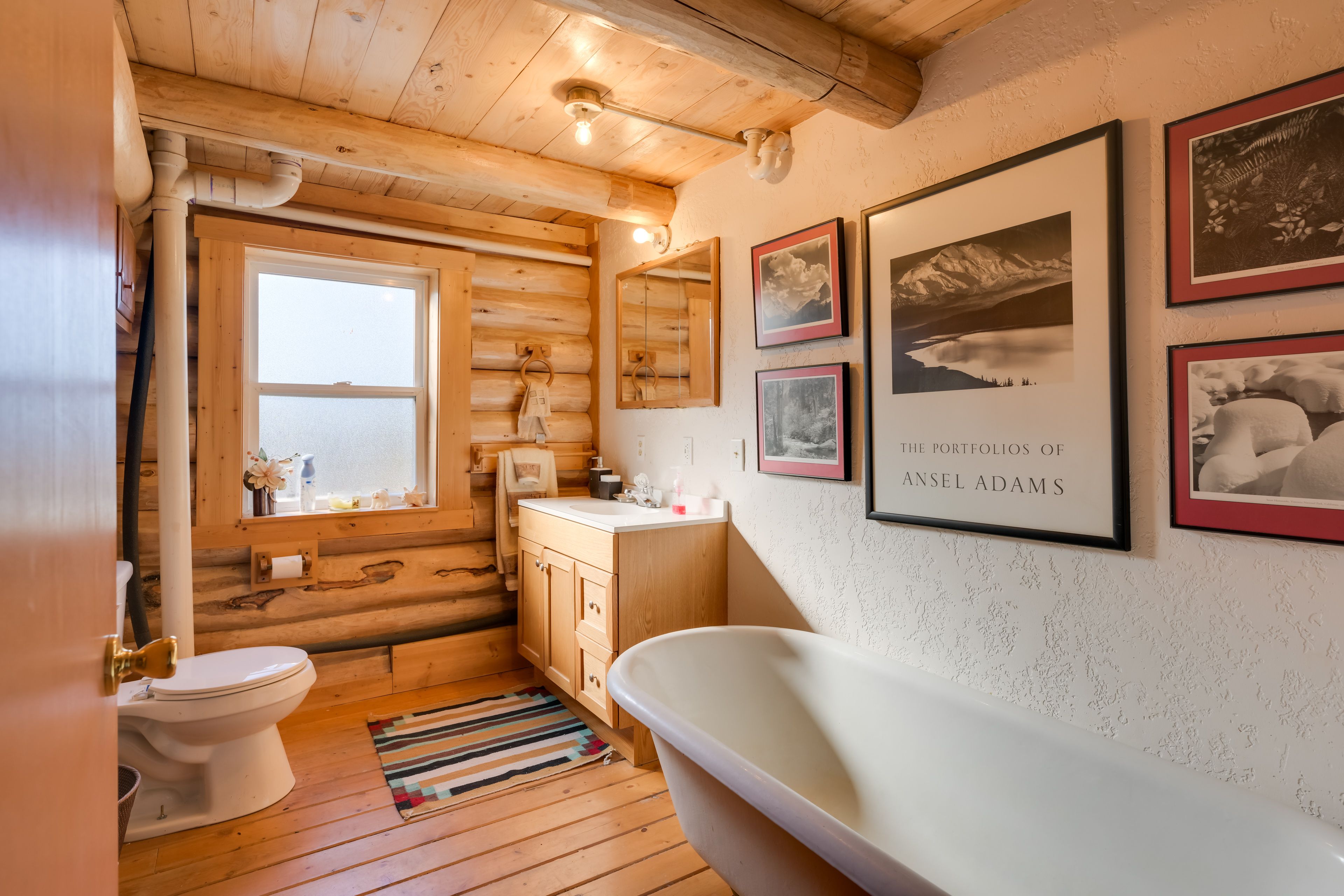 Full Bathroom | Towels Provided | Complimentary Toiletries