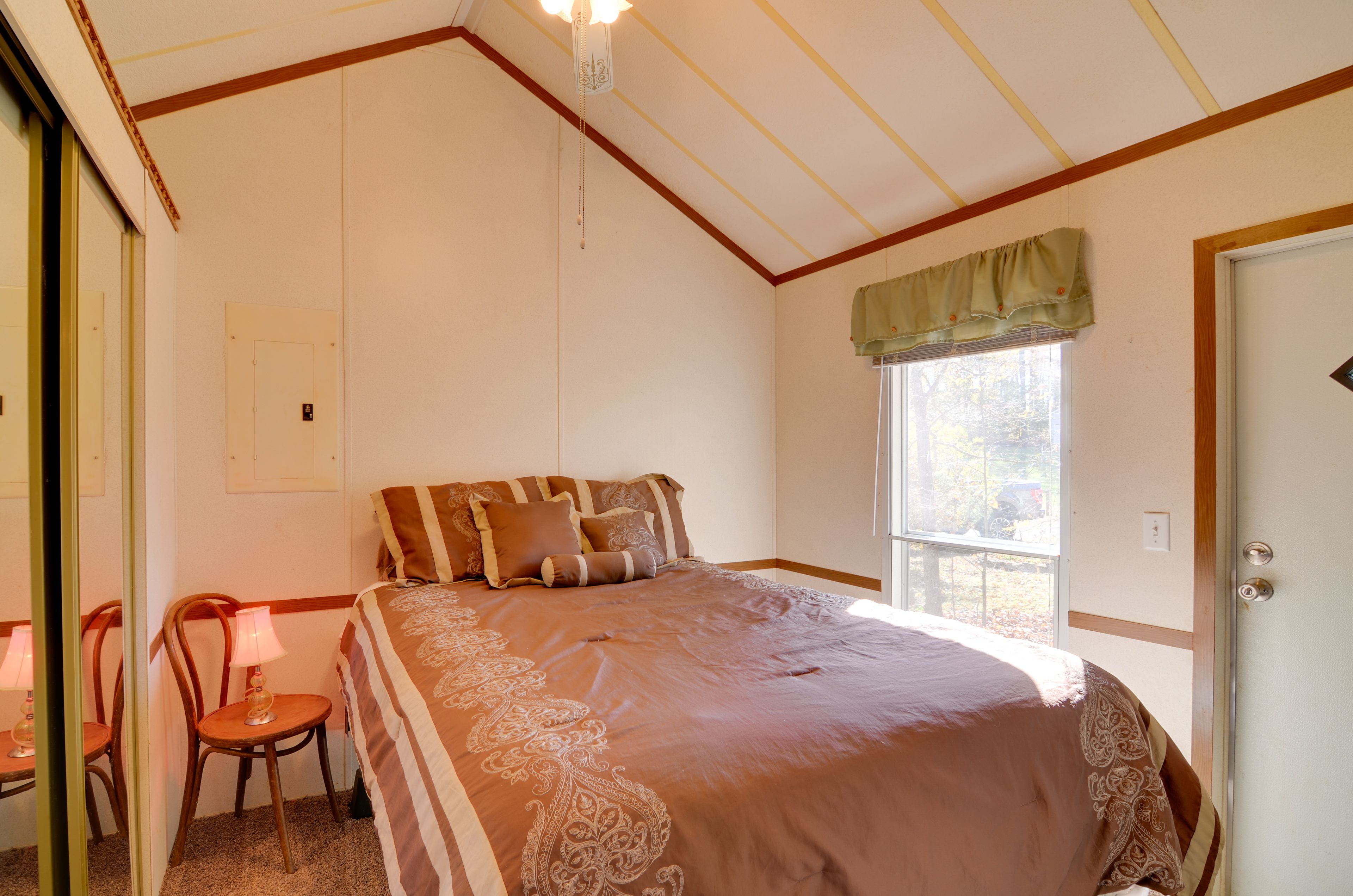 Bedroom 1 | Queen Bed | Linens Provided
