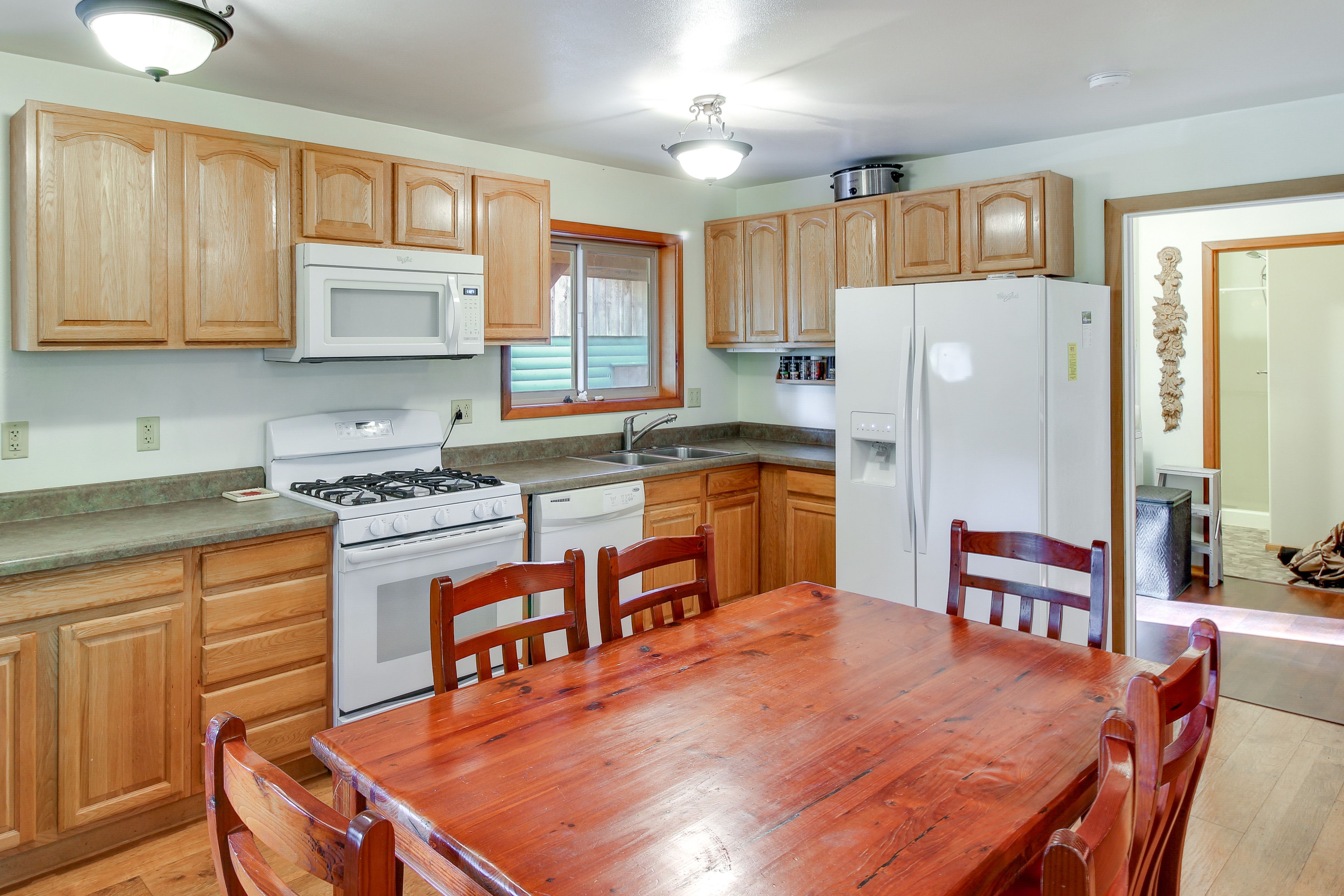 Eat-In Kitchen | Dishware & Flatware | Trash Bags & Paper Towels