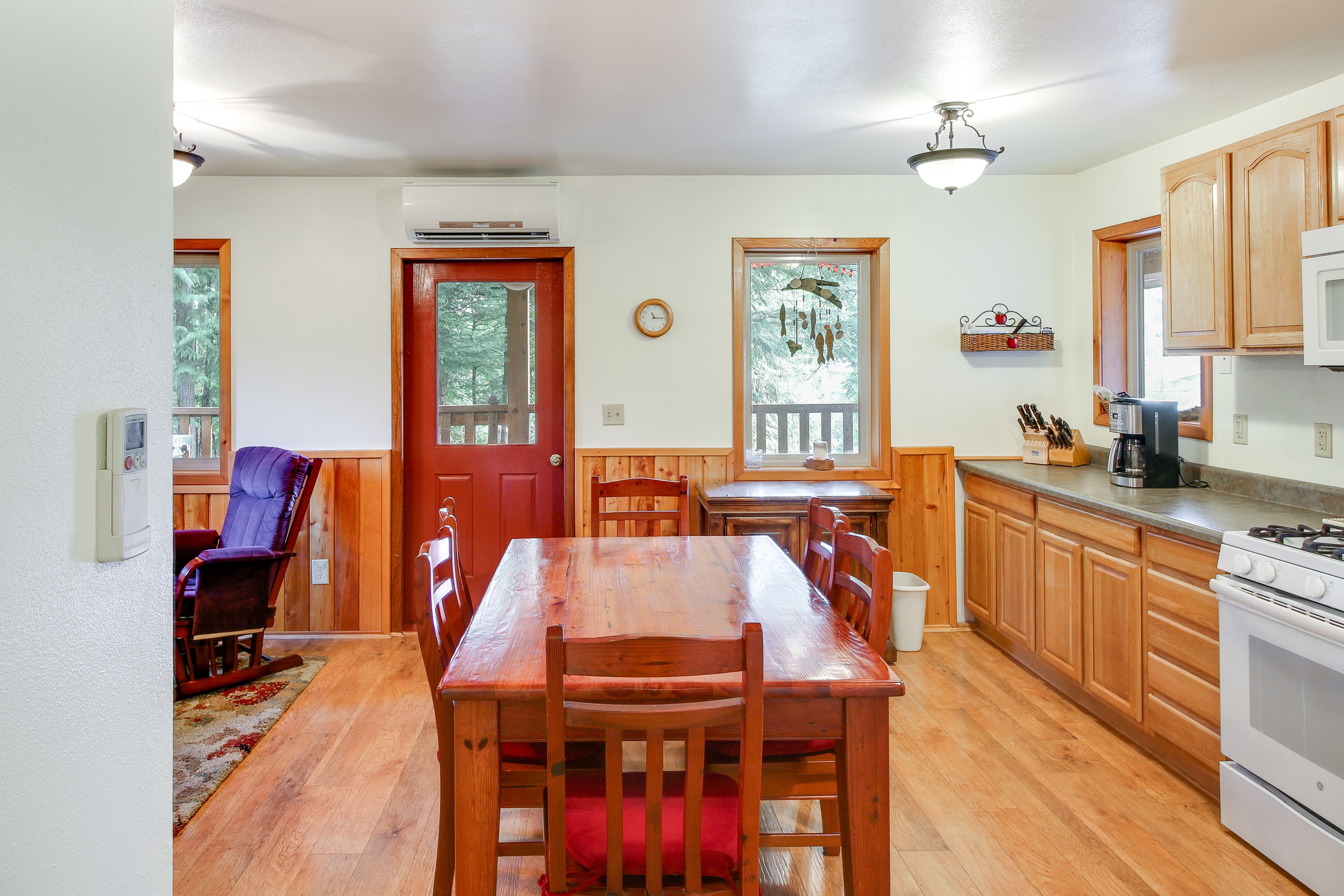 Eat-In Kitchen