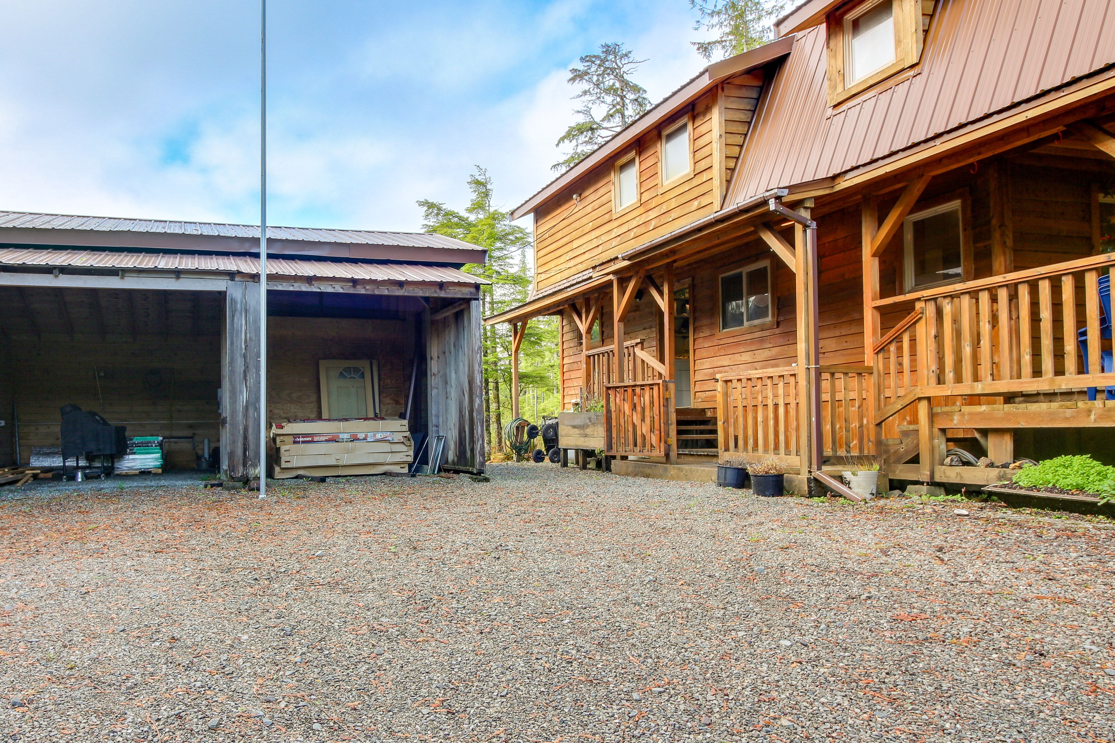 Parking | Garage (2 Vehicles) | Driveway (2 Vehicles)