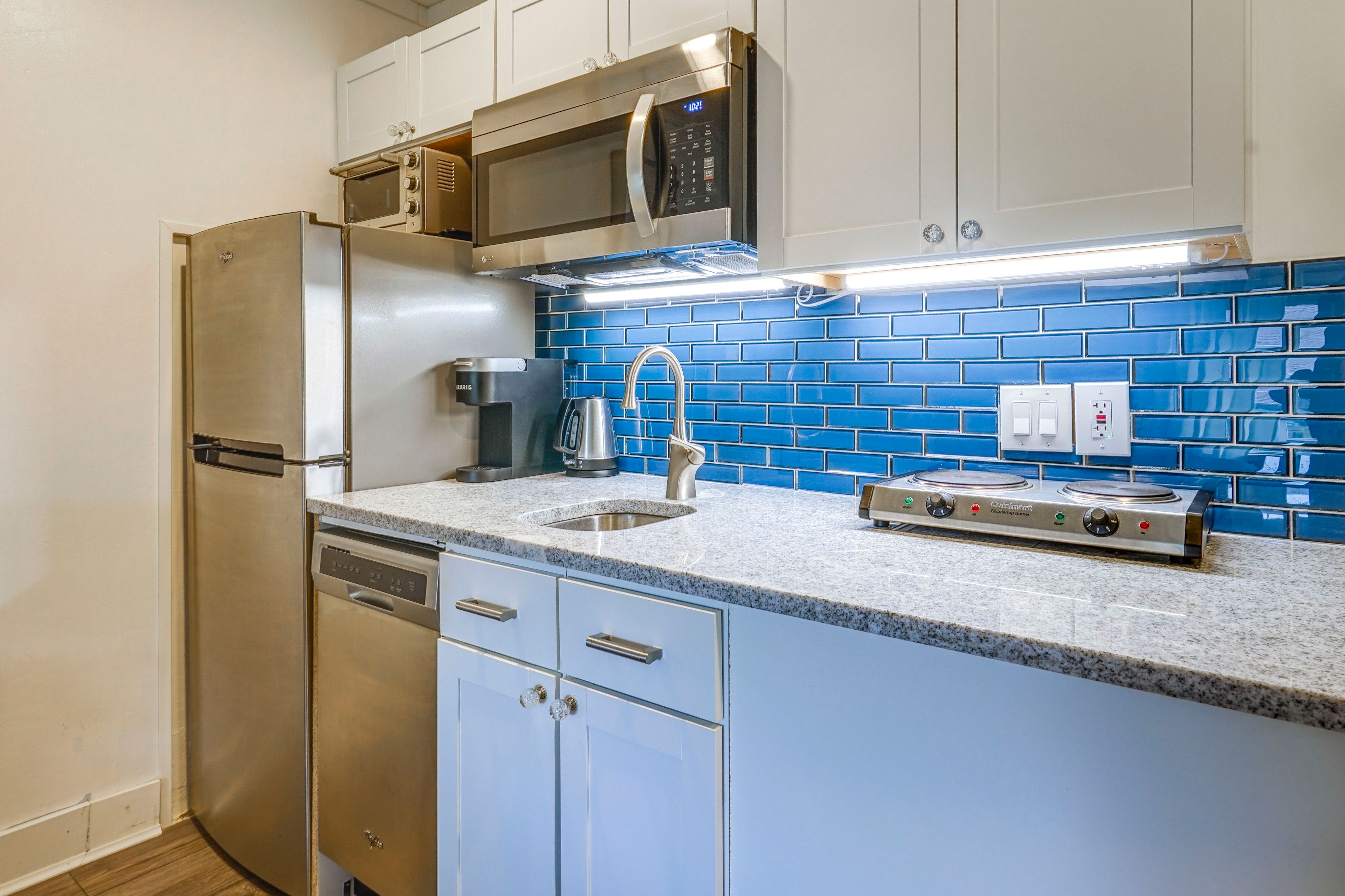 Kitchen | Hot Plate | Keurig | Dishwasher | Dishware Provided