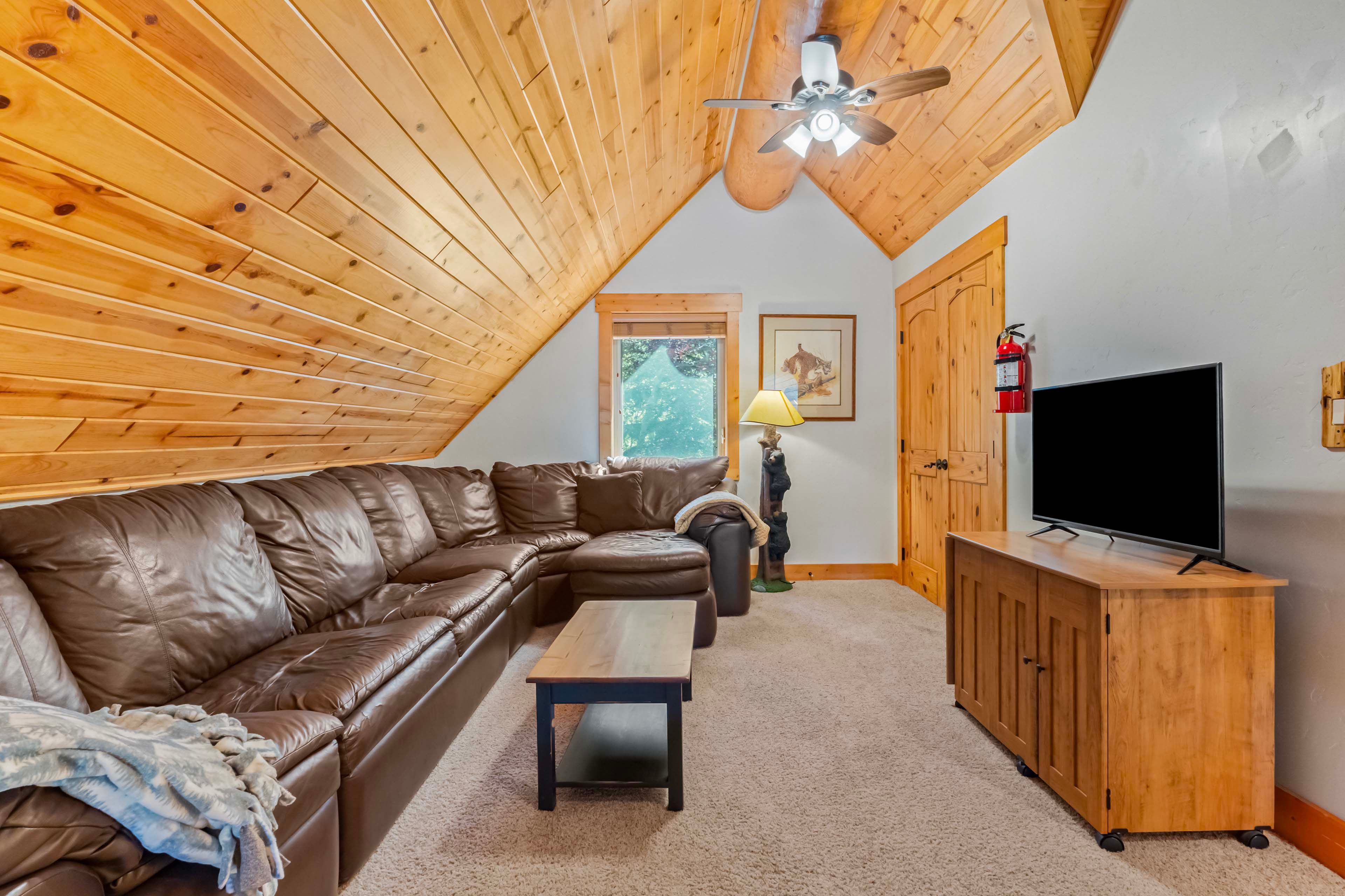 Loft | Smart TV | Full Sleeper Sofa | Upper Level