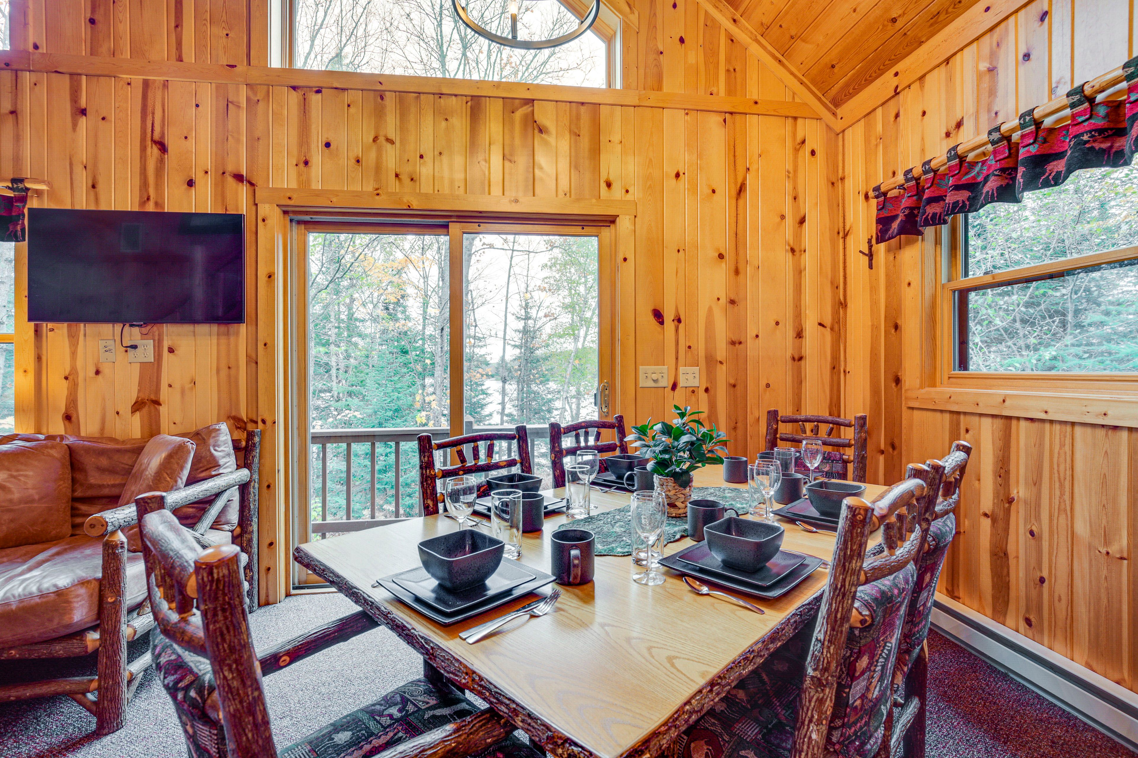 Dining Area | 1st Floor