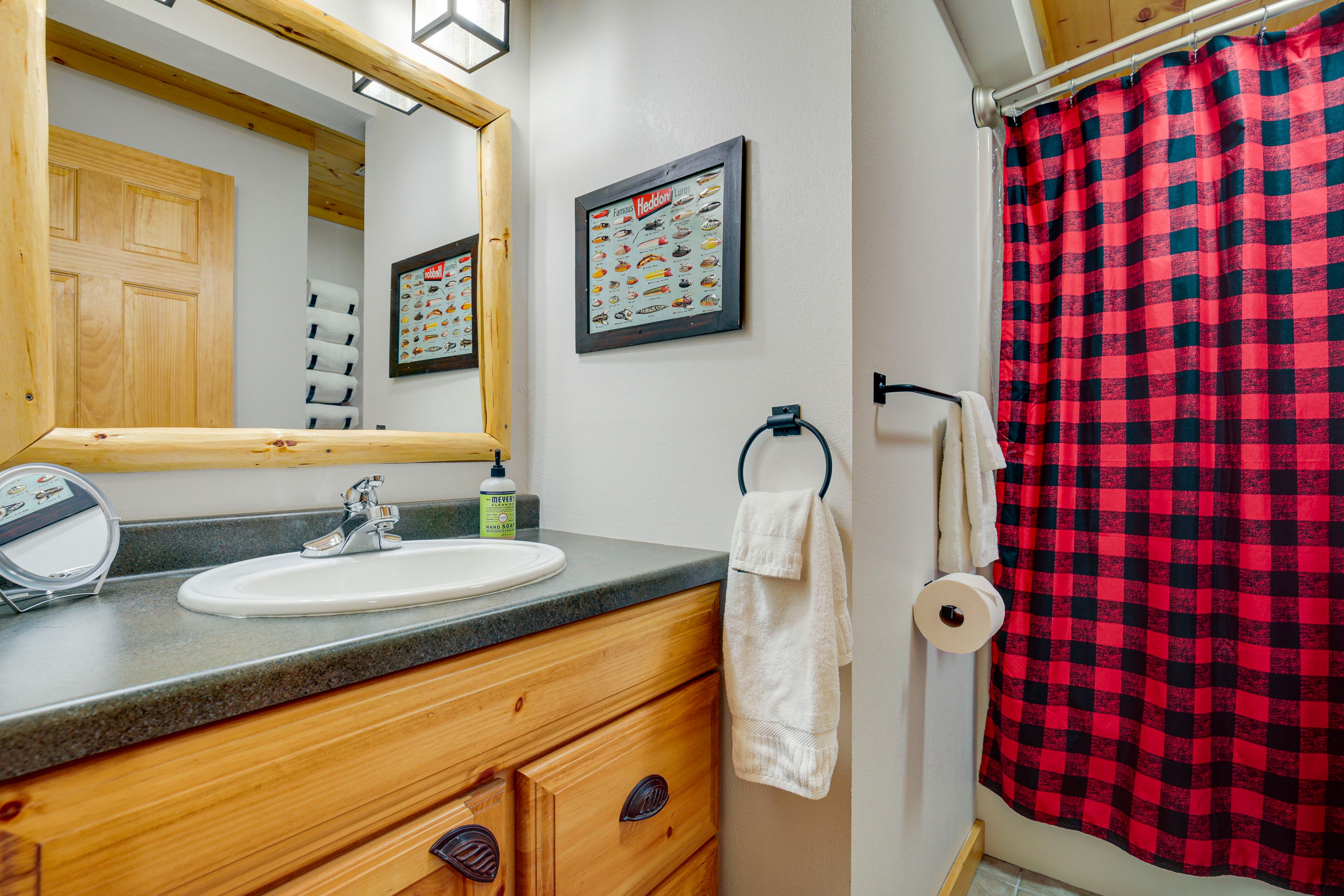 Full Bathroom | 2nd Floor